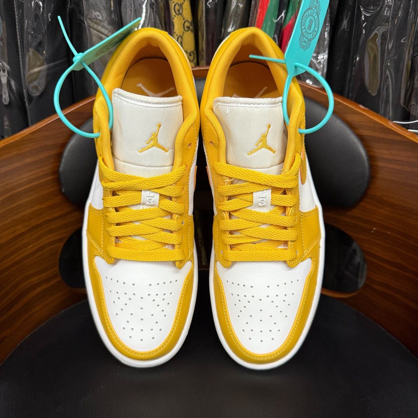 Nike Nike AJ1 Yellow Lowtop Sneakers 10 Men Size US 10 / EU 43 - 5 Thumbnail