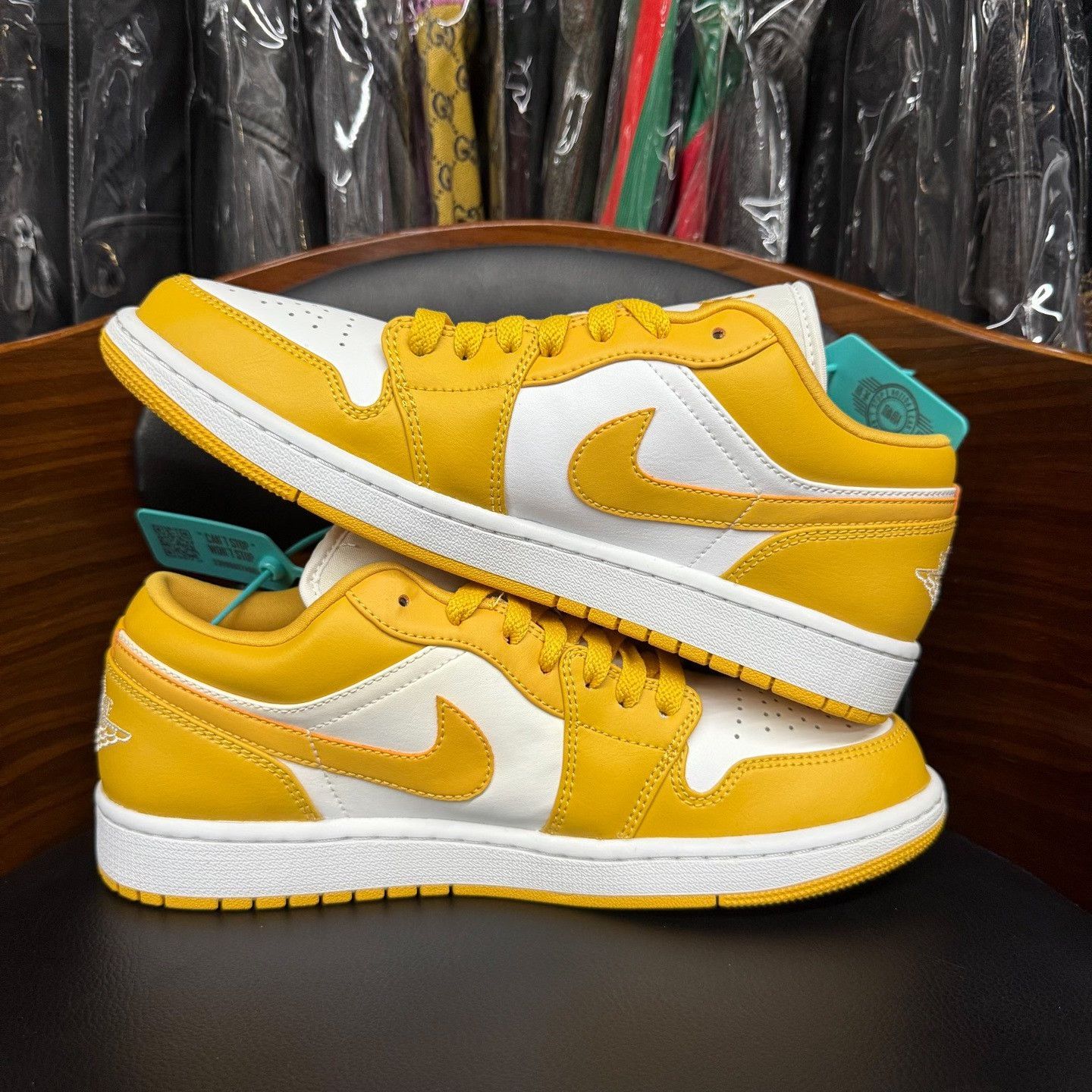 Nike Nike AJ1 Yellow Lowtop Sneakers 10 Men Size US 10 / EU 43 - 7 Thumbnail