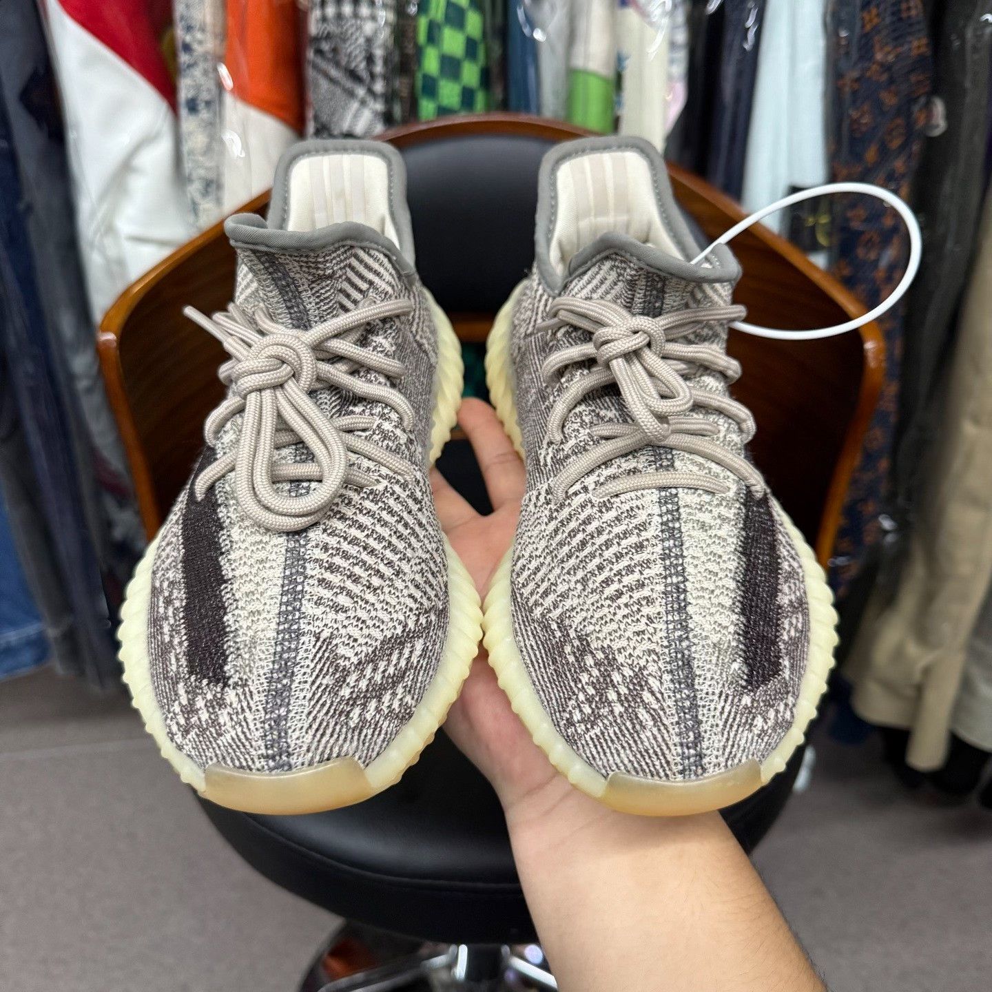 Adidas Adidas YEEZY350 Gray Lowtop Sneakers 6.5 Men Size US 6.5 / EU 39-40 - 5 Thumbnail