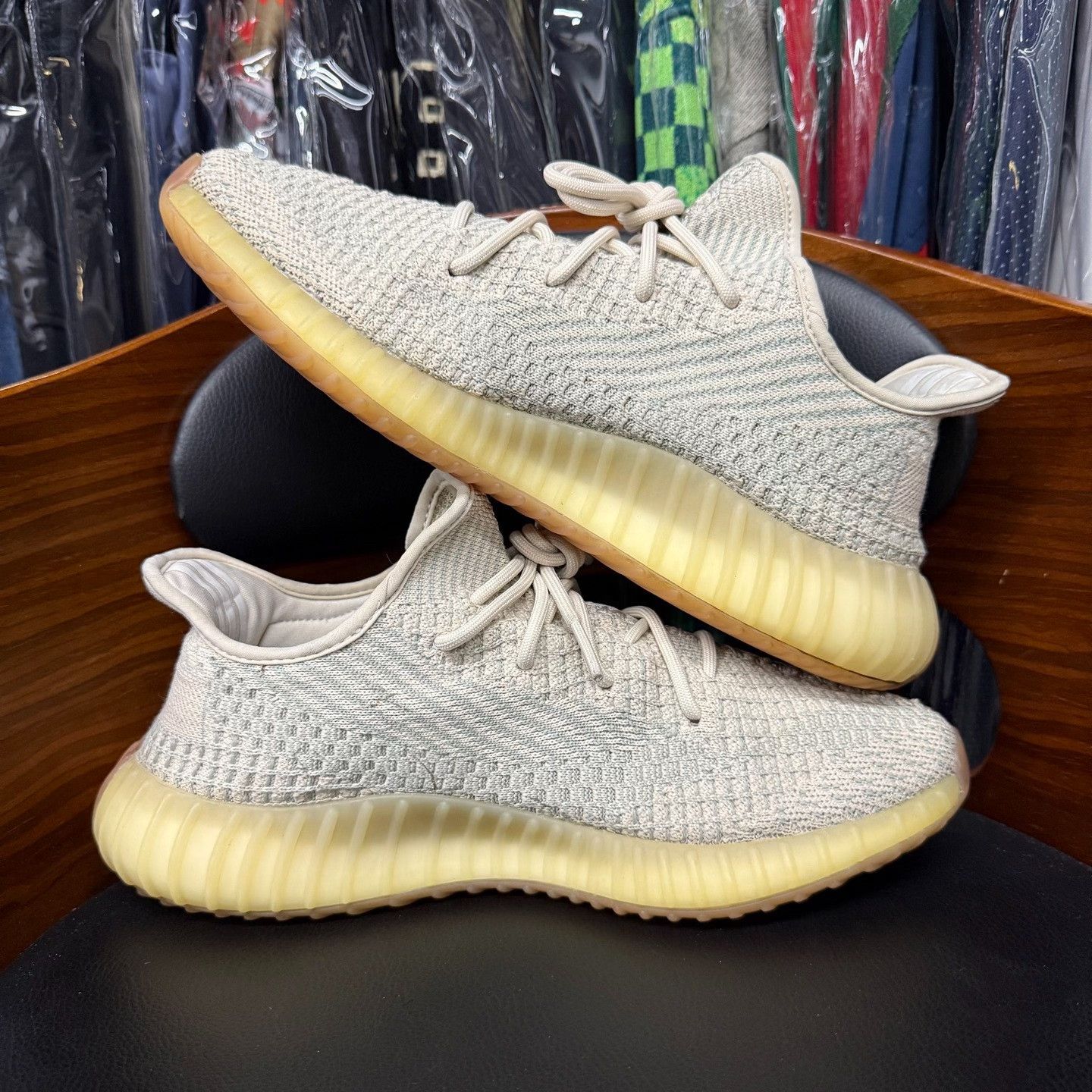 Adidas Adidas YEEZY350 Lowtop Sneakers 10 Men Size US 10 / EU 43 - 7 Thumbnail