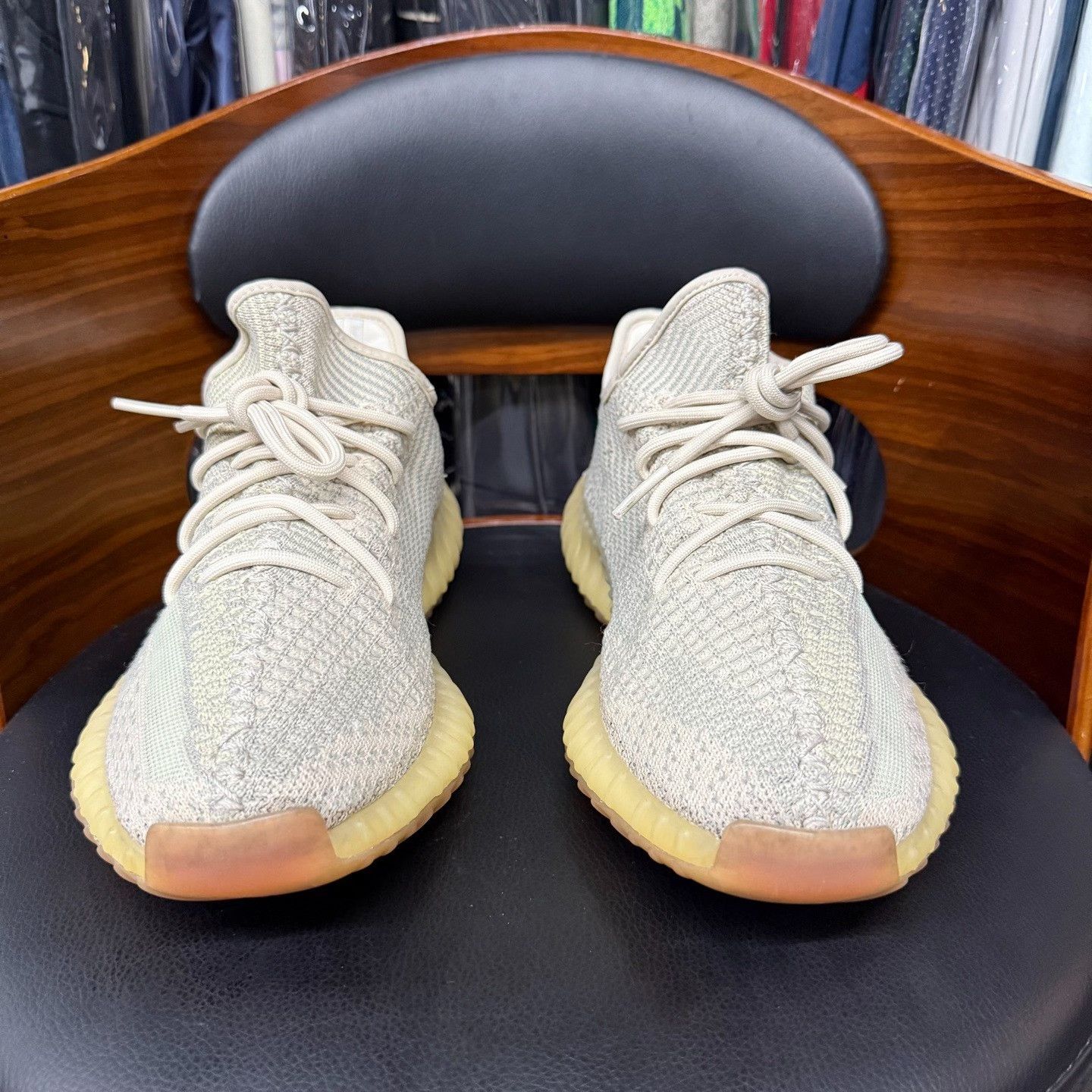 Adidas Adidas YEEZY350 Lowtop Sneakers 10 Men Size US 10 / EU 43 - 2 Thumbnail