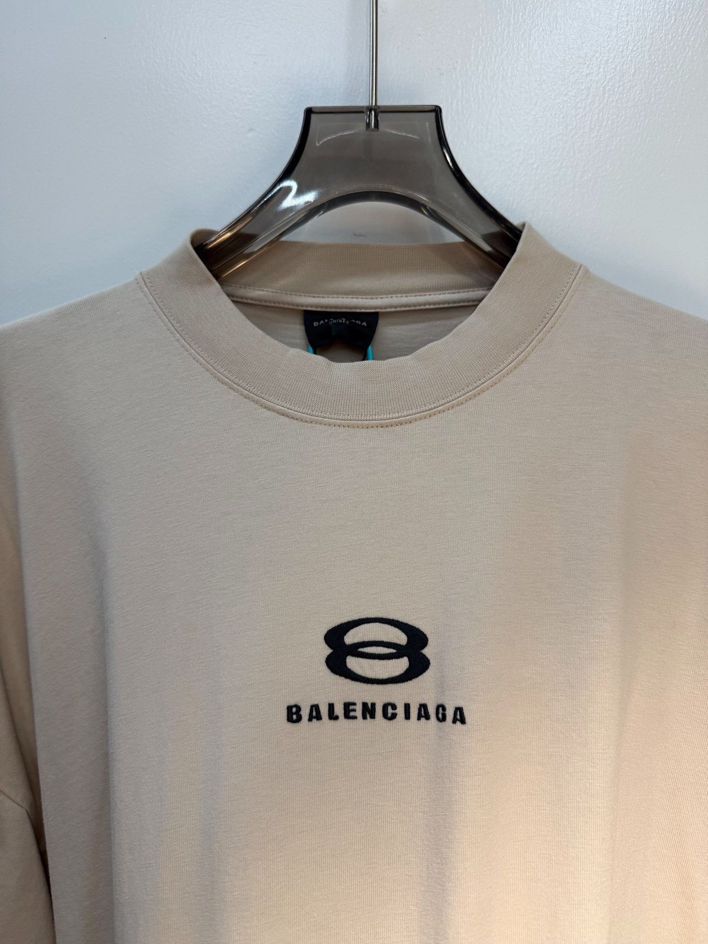 Balenciaga Balenciaga Embroidered Beige T-Shirt xl Men Size US XL / EU 56 / 4 - 2 Thumbnail