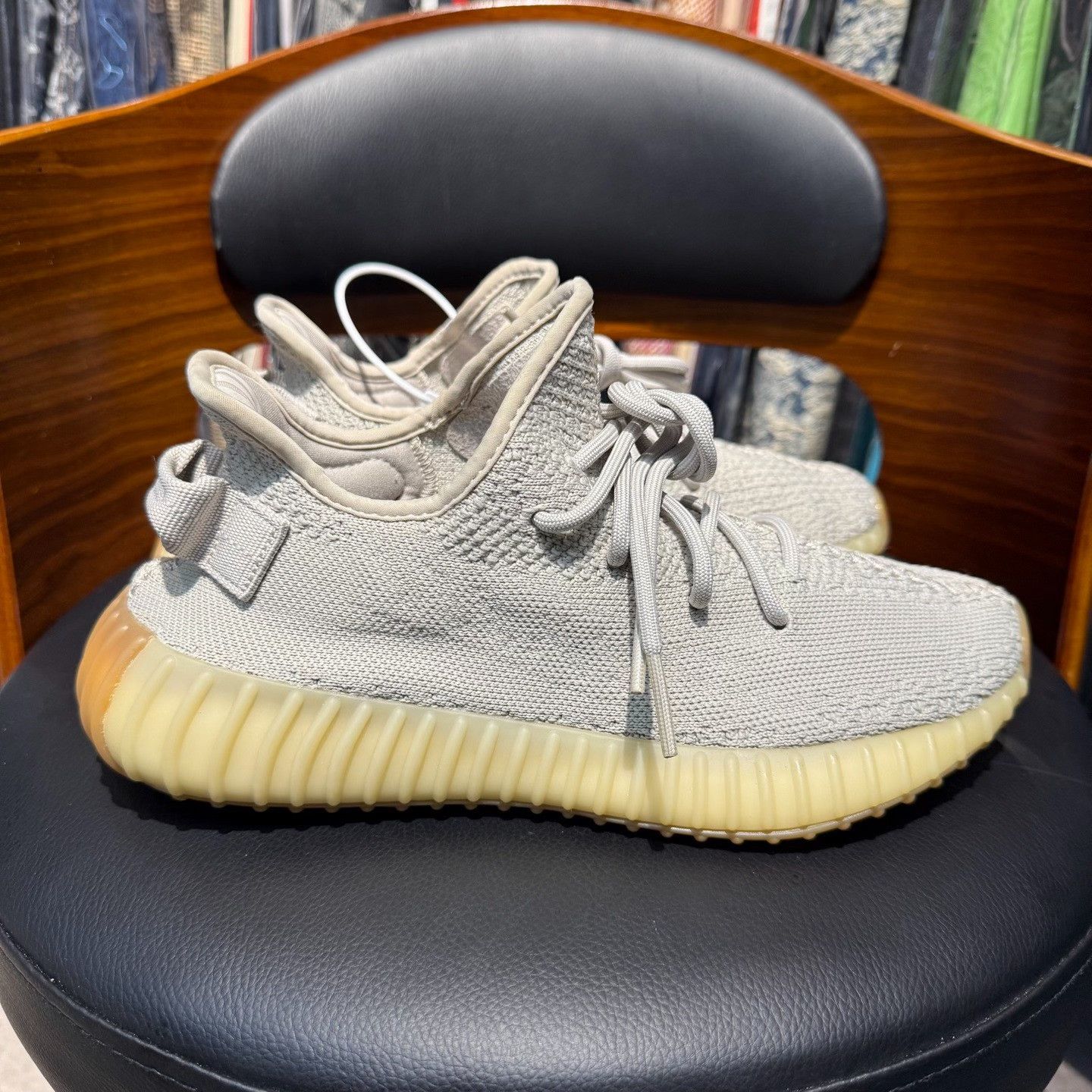 Adidas Adidas YEEZY350 Lowtop Sneakers 8 Men Size US 8 / EU 41 - 4 Thumbnail