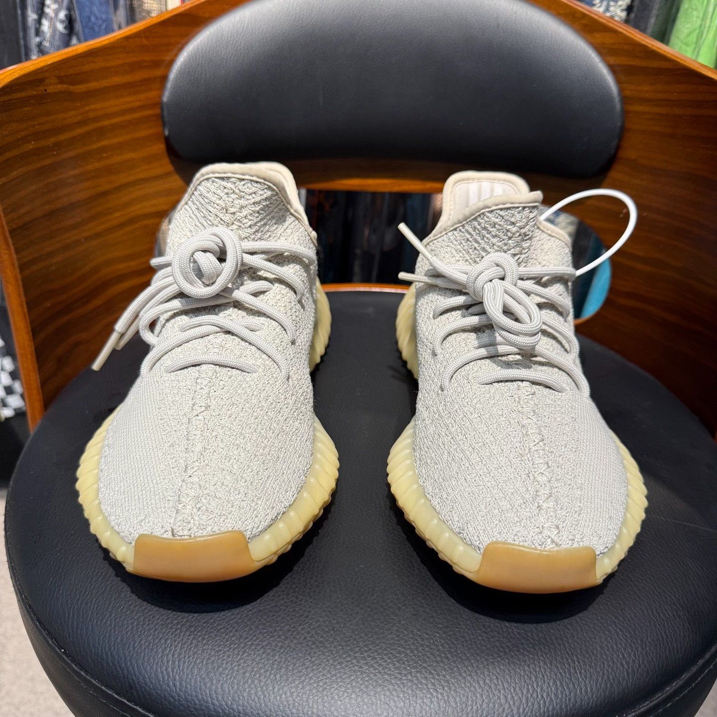 Adidas Adidas YEEZY350 Lowtop Sneakers 8 Men Size US 8 / EU 41 - 2 Thumbnail