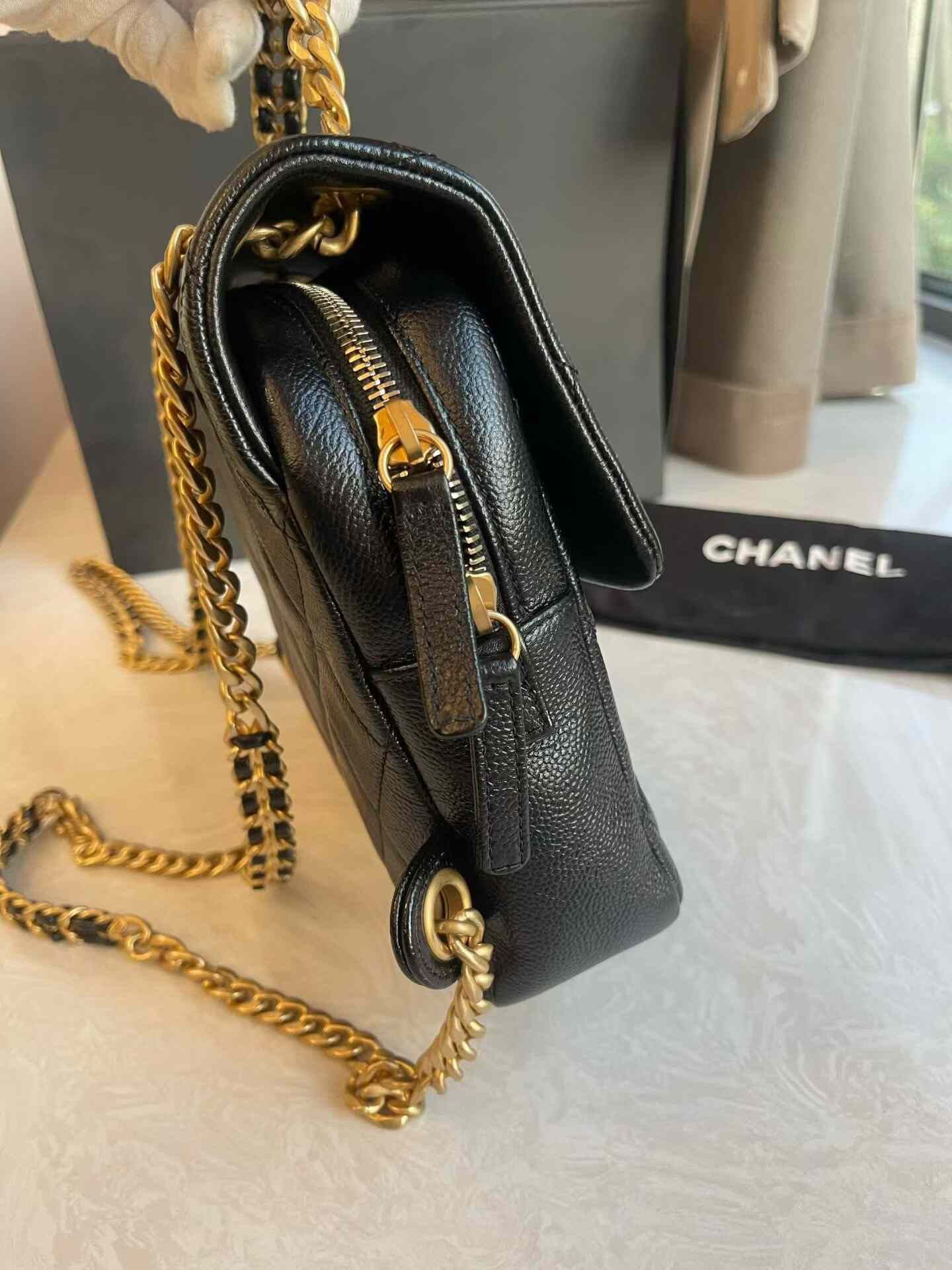 Chanel Pre-loved Bag Very good condition Size ONE SIZE - 5 Thumbnail