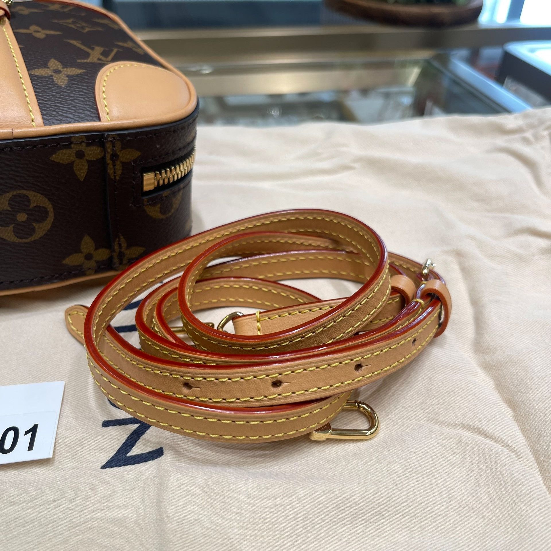 Louis Vuitton Pre-loved Bag Very good condition Size ONE SIZE - 8 Thumbnail