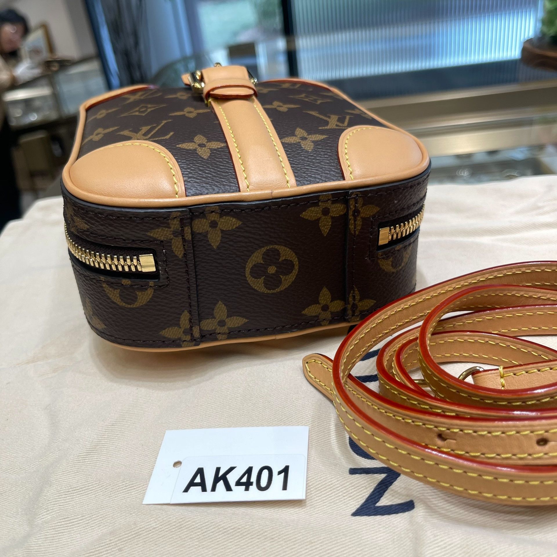 Louis Vuitton Pre-loved Bag Very good condition Size ONE SIZE - 7 Thumbnail