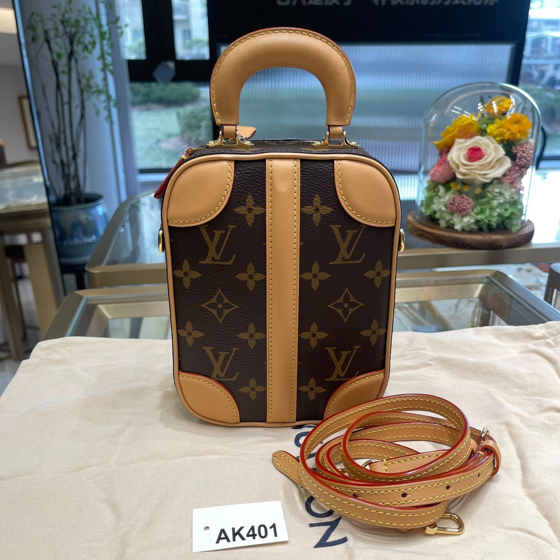 Louis Vuitton Pre-loved Bag Very good condition Size ONE SIZE - 5 Thumbnail