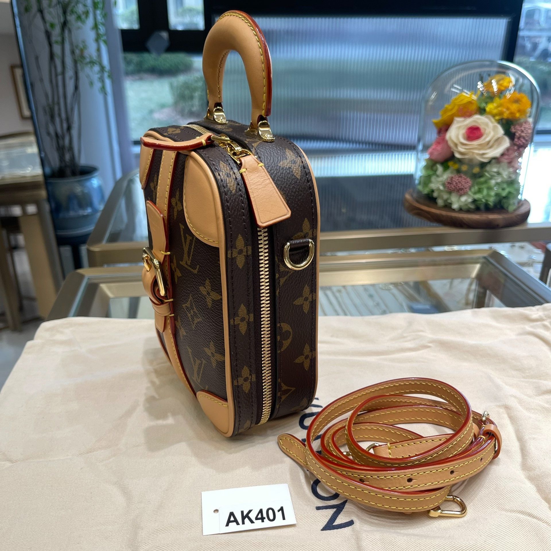 Louis Vuitton Pre-loved Bag Very good condition Size ONE SIZE - 4 Thumbnail