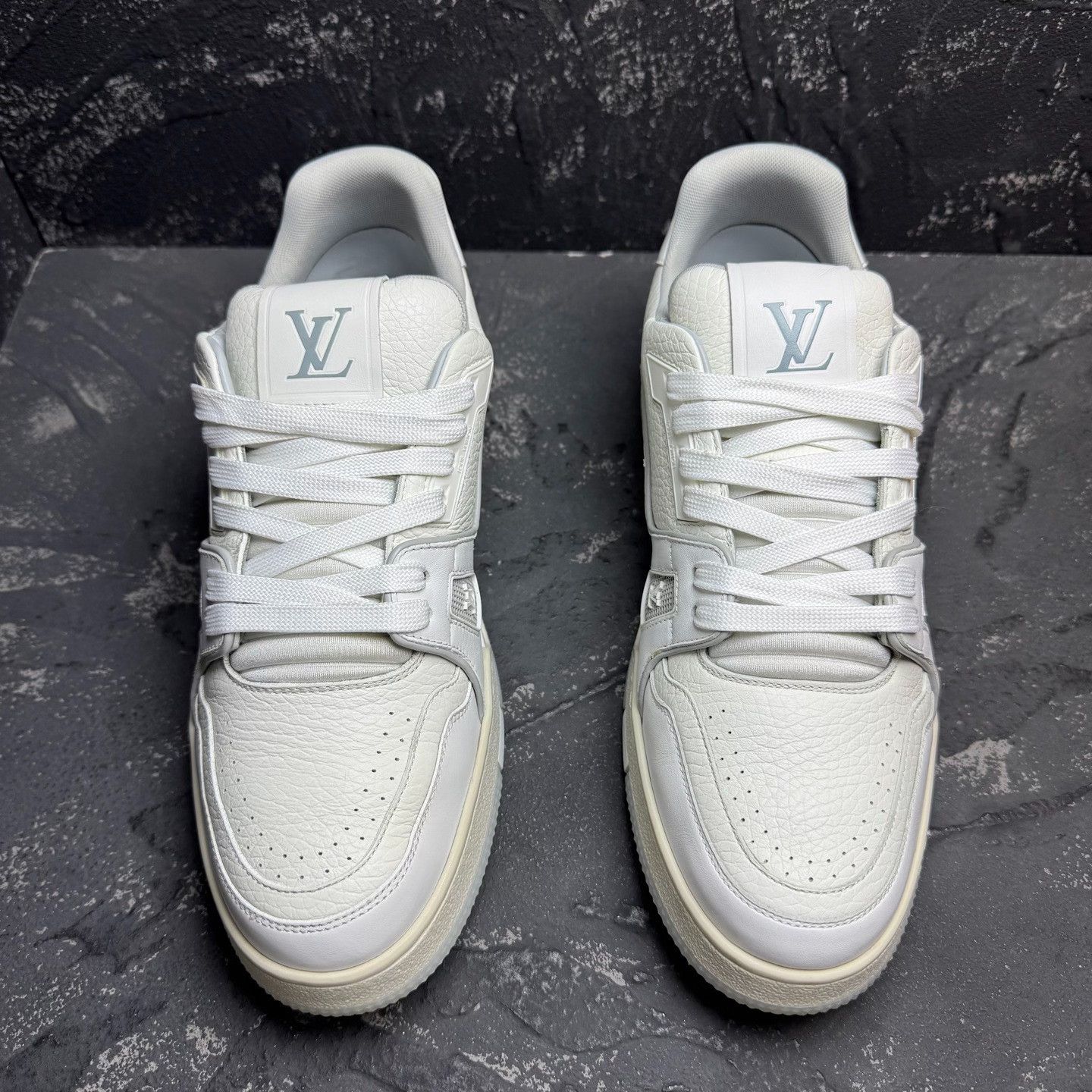 Louis Vuitton Louis Vuitton Training White Lowtop Sneakers 9.5 Men Size US 9.5 / EU 42-43 - 3 Thumbnail