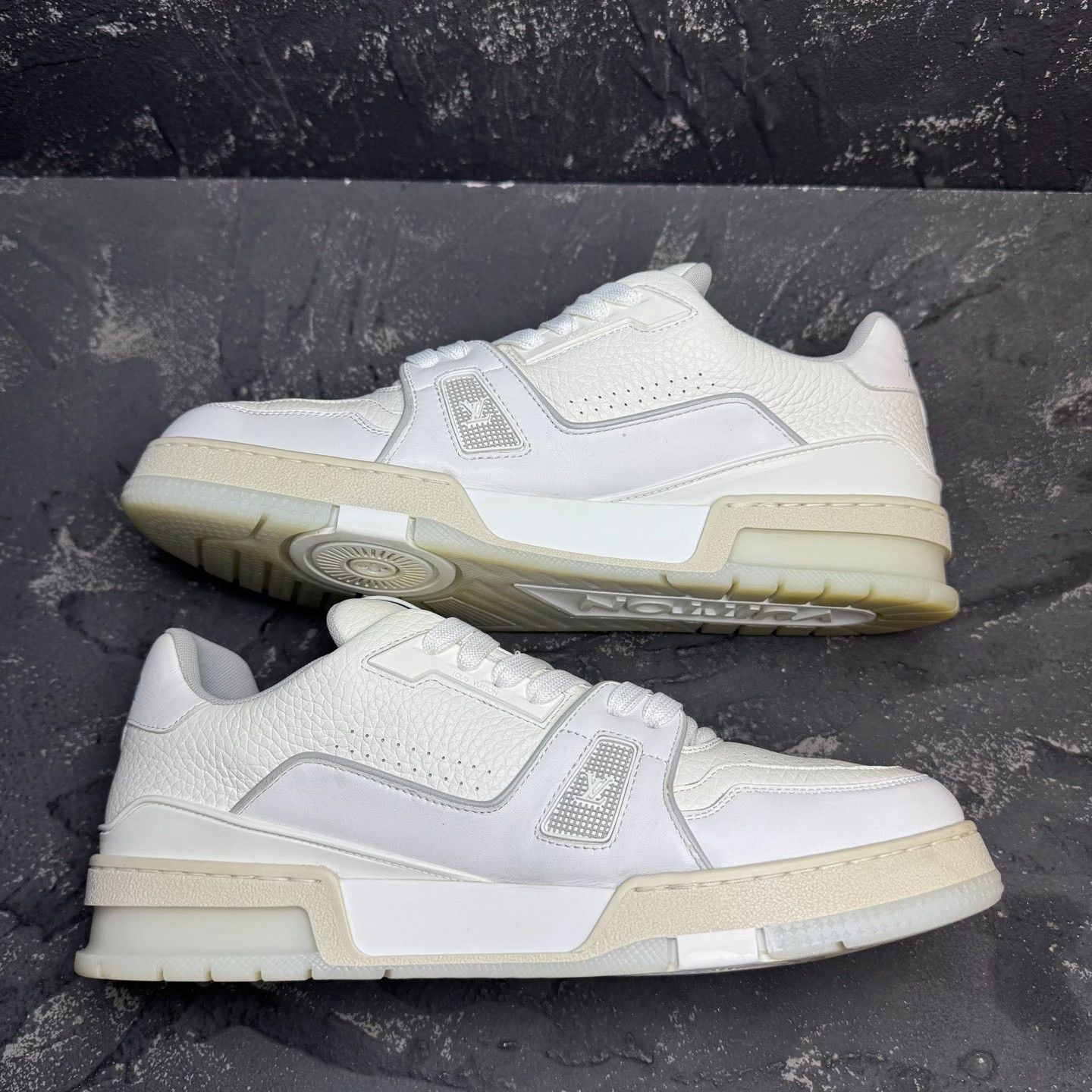 Louis Vuitton Louis Vuitton Training White Lowtop Sneakers 9.5 Men Size US 9.5 / EU 42-43 - 5 Thumbnail