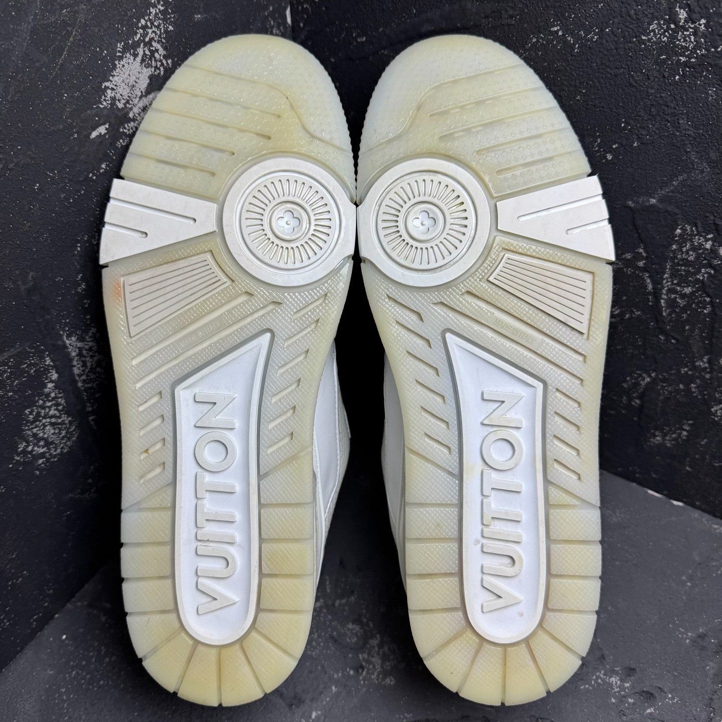 Louis Vuitton Louis Vuitton Training White Lowtop Sneakers 9.5 Men Size US 9.5 / EU 42-43 - 6 Thumbnail