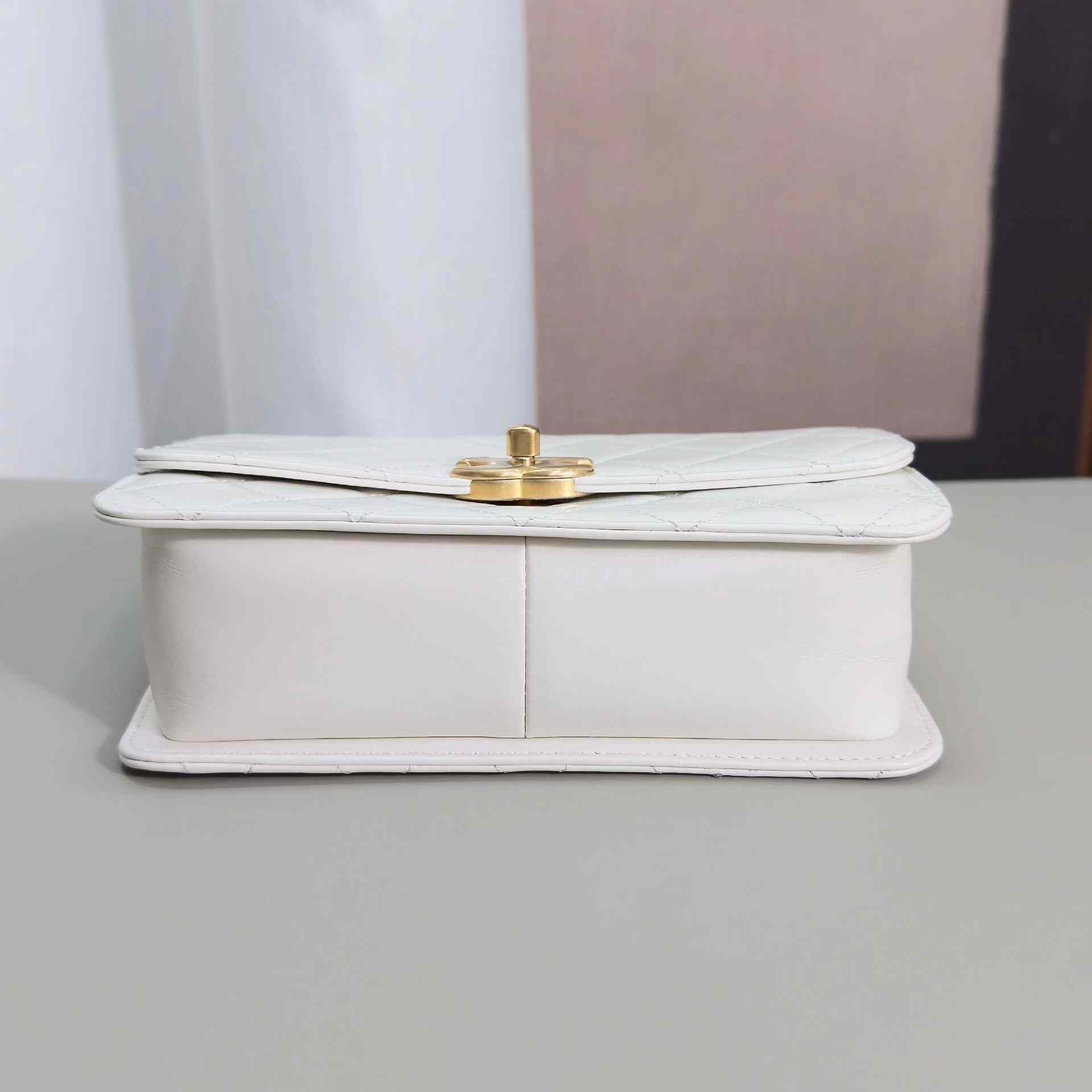 Chanel Pre-loved Bag Very good condition Size ONE SIZE - 5 Thumbnail