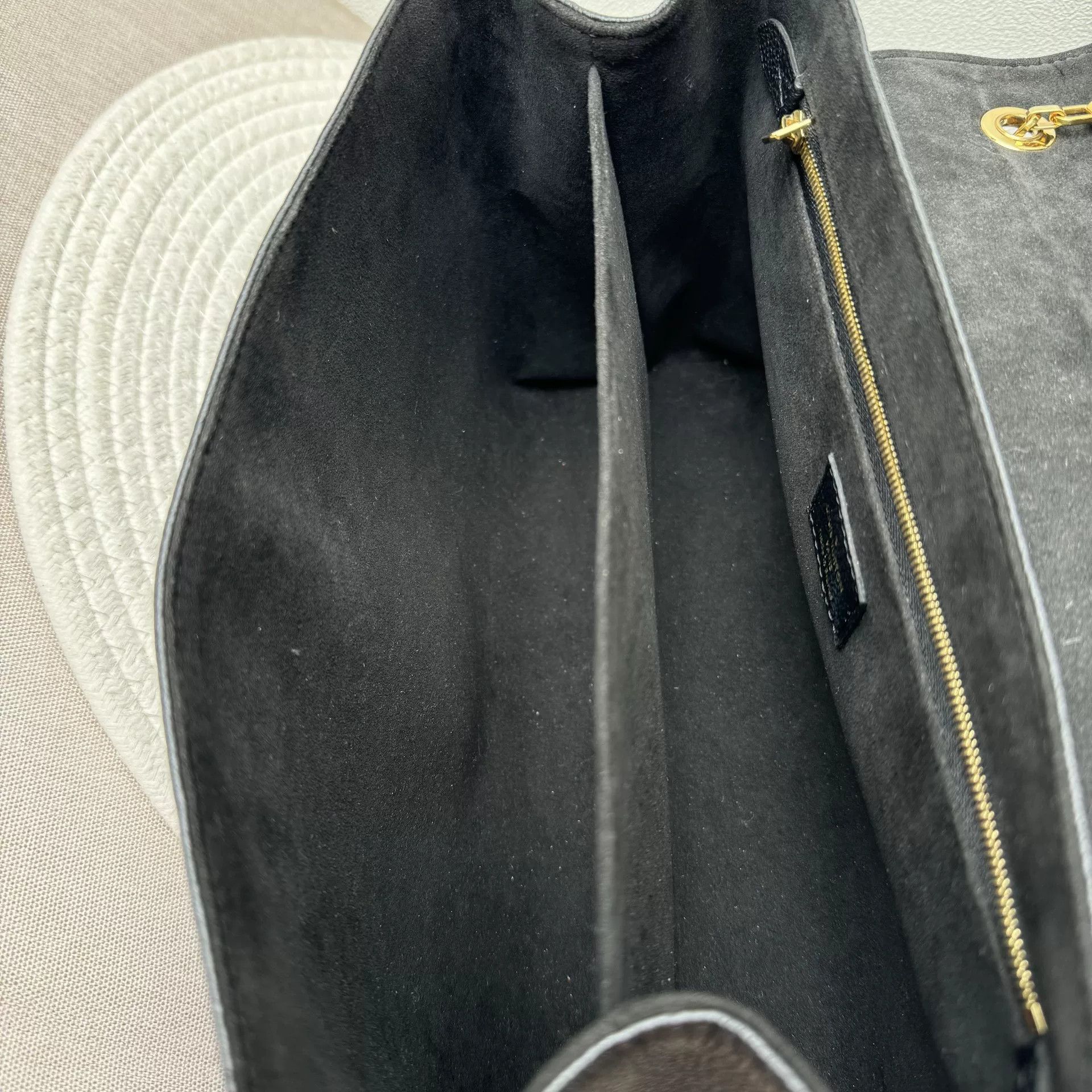 Louis Vuitton Pre-loved Bag Very good condition Size ONE SIZE - 4 Thumbnail