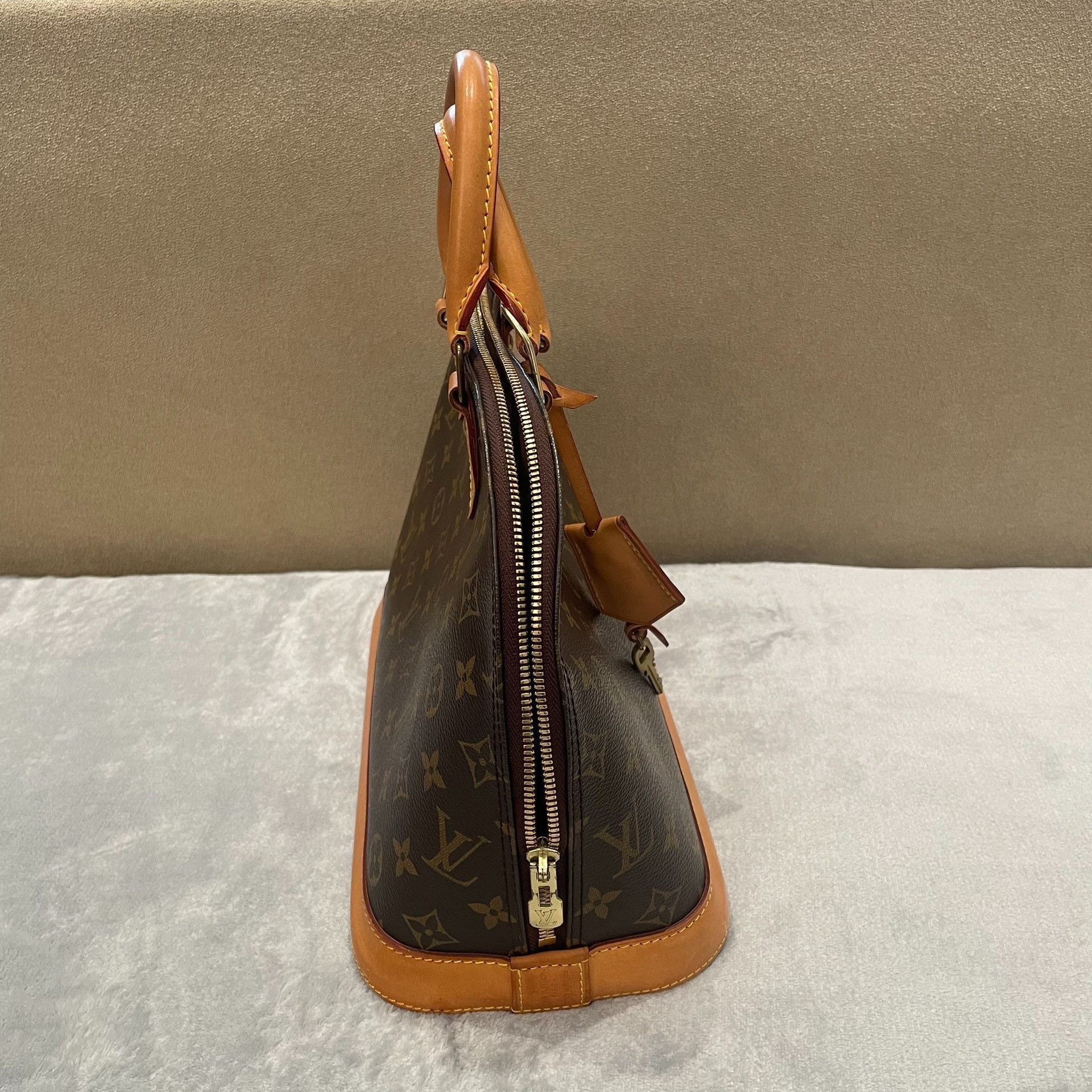 Louis Vuitton Pre-loved Bag Very good condition Size ONE SIZE - 4 Thumbnail