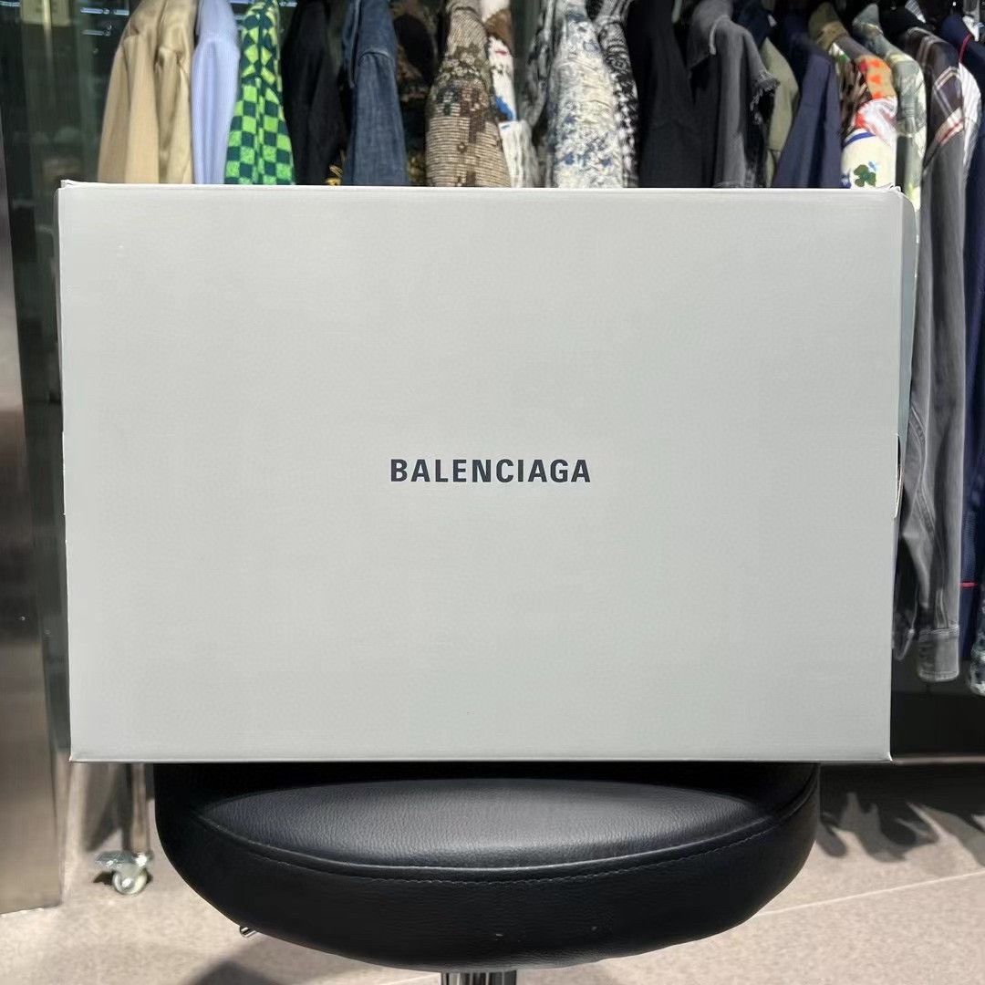 Balenciaga Balenciaga White Lowtop Sneakers us_6-5 Women Size US 6.5 / IT 36.5 - 9 Thumbnail