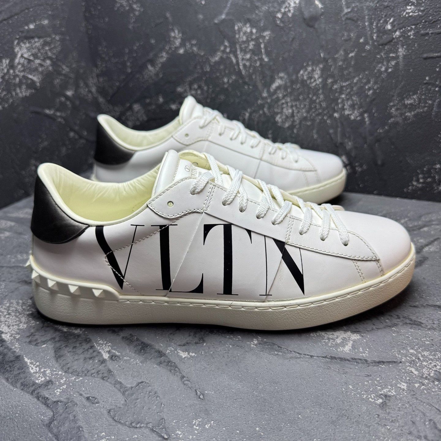 Valentino Valentino White Lowtop Sneakers 8.5 Men Size US 8.5 / EU 41-42 - 4 Thumbnail
