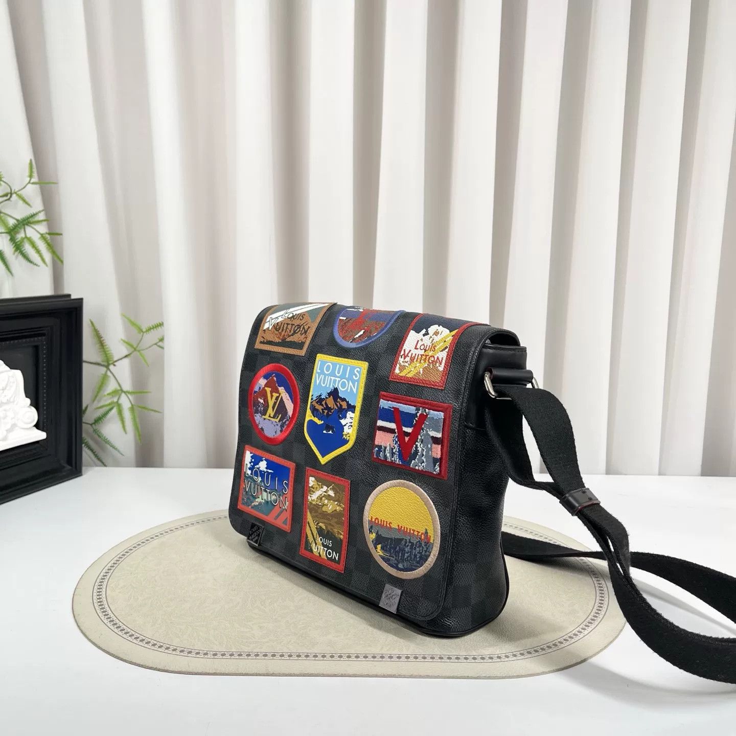 Louis Vuitton Pre-loved Bag Very good condition Size ONE SIZE - 3 Thumbnail