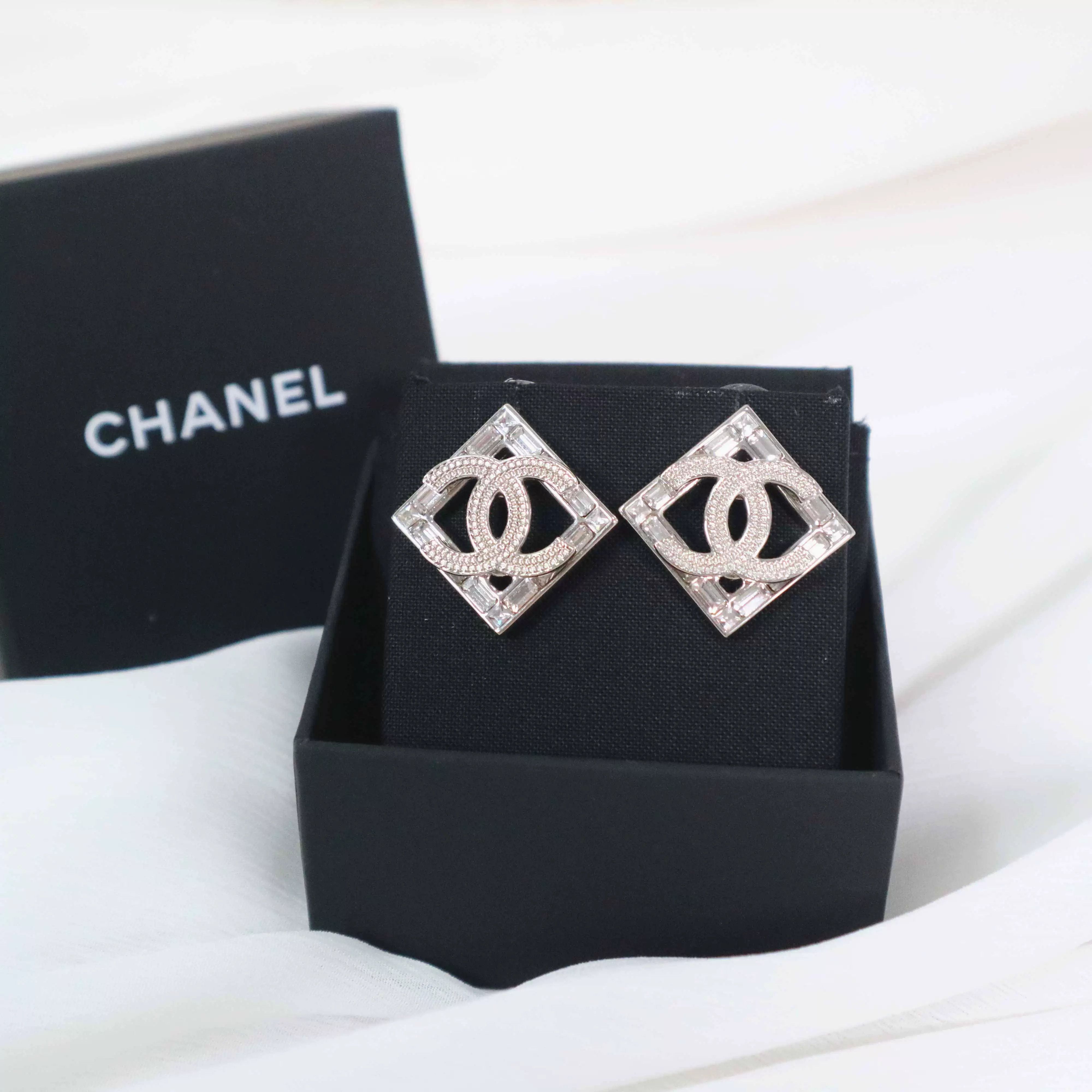 Chanel Pre-loved Bag Very good condition Size ONE SIZE - 2 Thumbnail