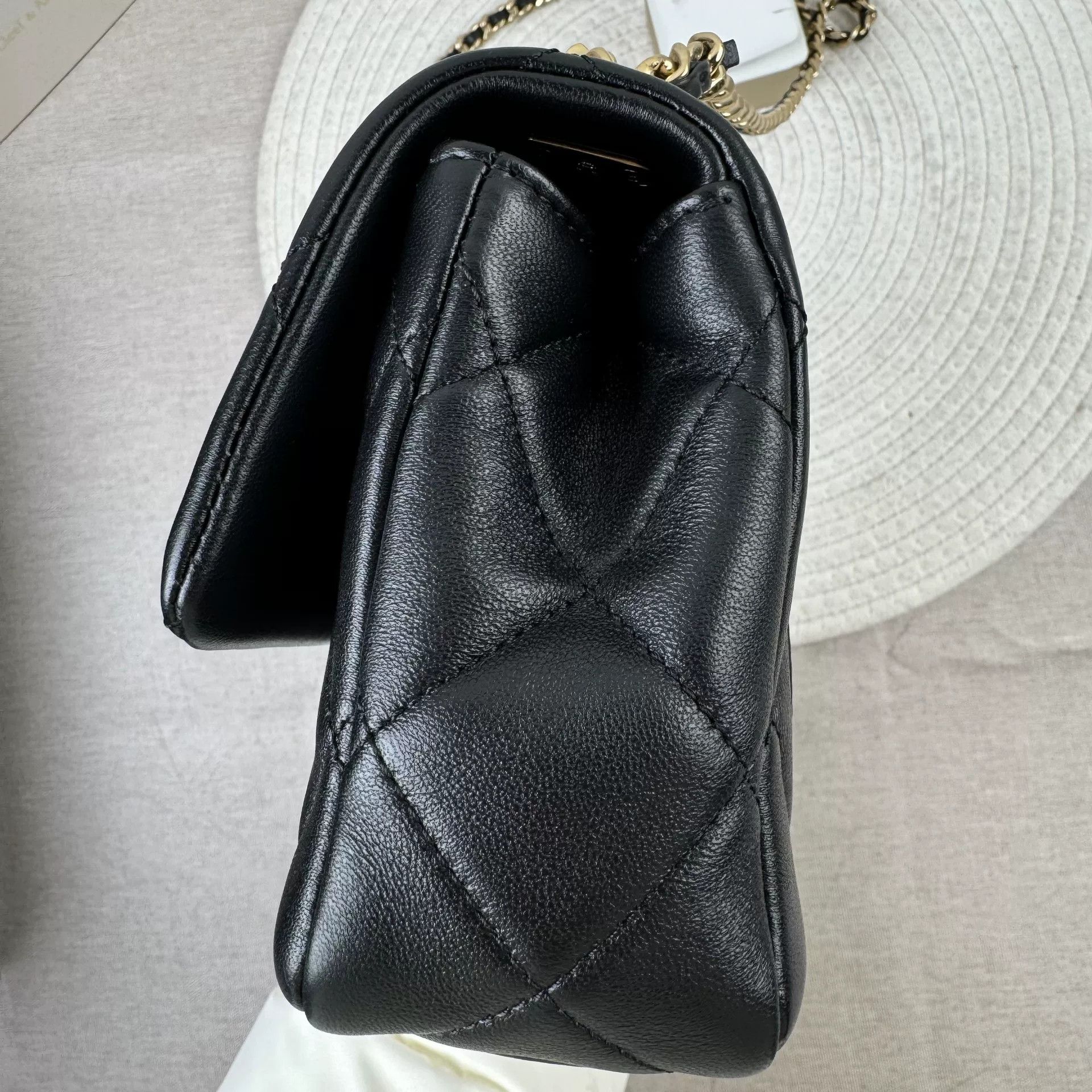 Chanel Pre-loved Bag Very good condition Size ONE SIZE - 4 Thumbnail