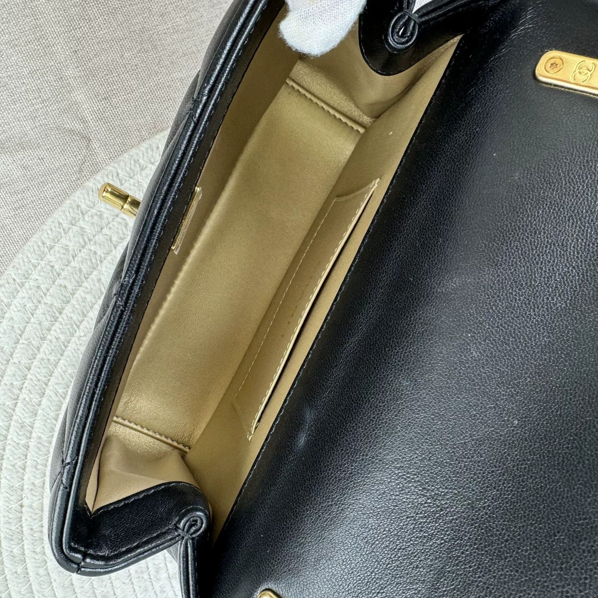 Chanel Pre-loved Bag Very good condition Size ONE SIZE - 6 Thumbnail