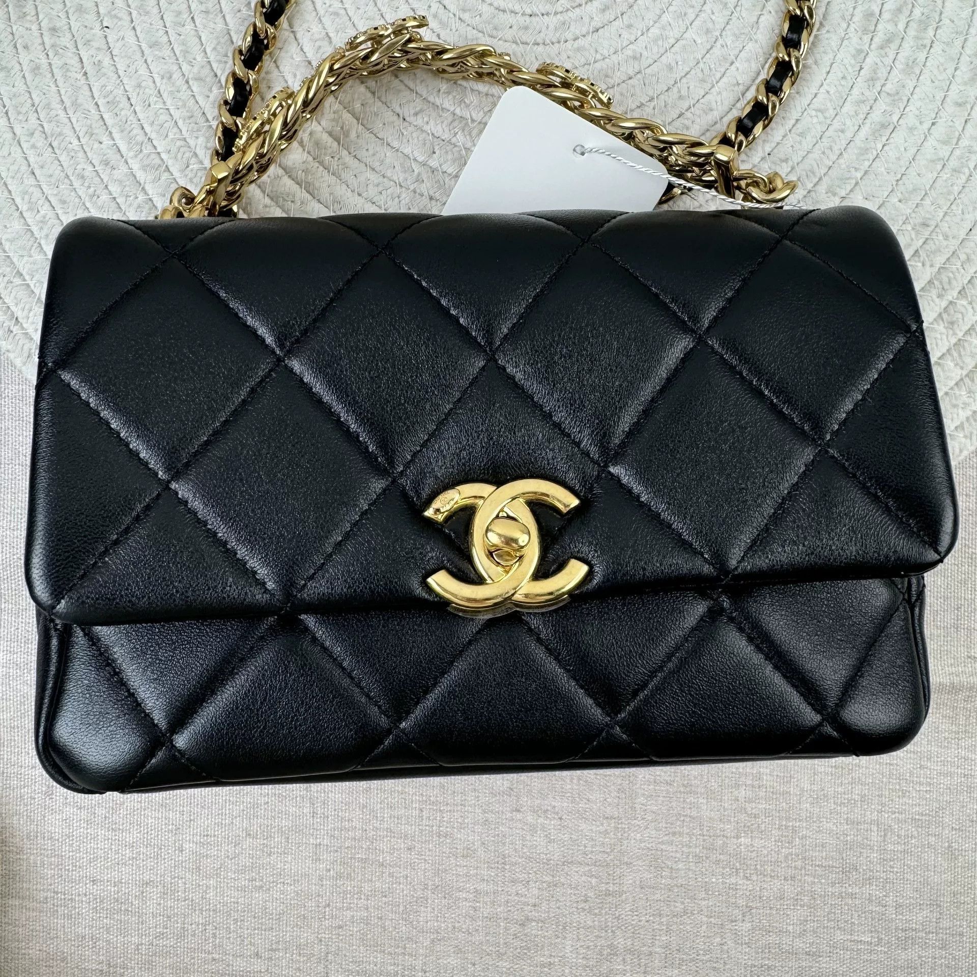 Chanel Pre-loved Bag Very good condition Size ONE SIZE - 2 Thumbnail