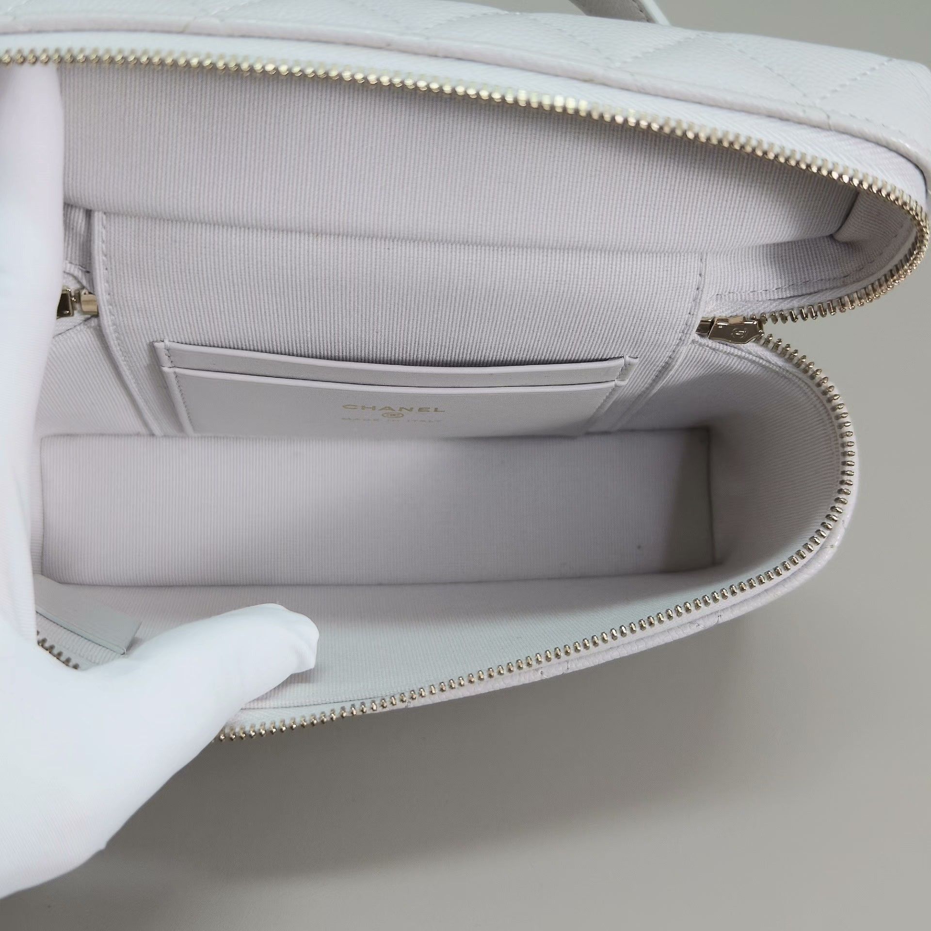 Chanel Pre-loved Bag Very good condition Size ONE SIZE - 6 Thumbnail