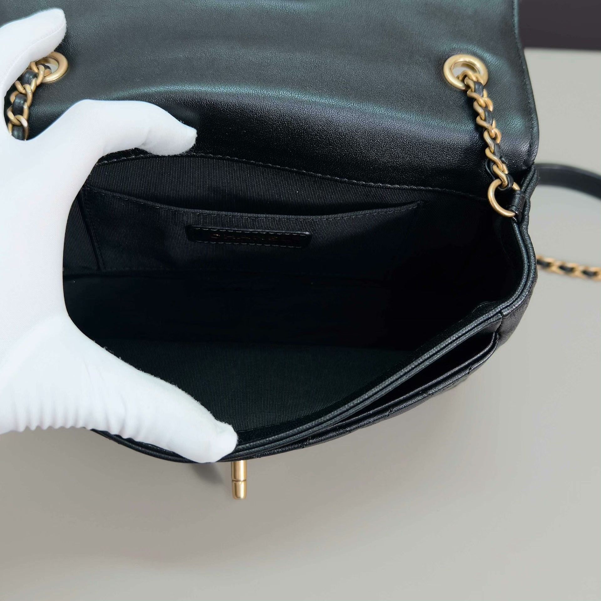 Chanel Pre-loved Bag Very good condition Size ONE SIZE - 6 Thumbnail