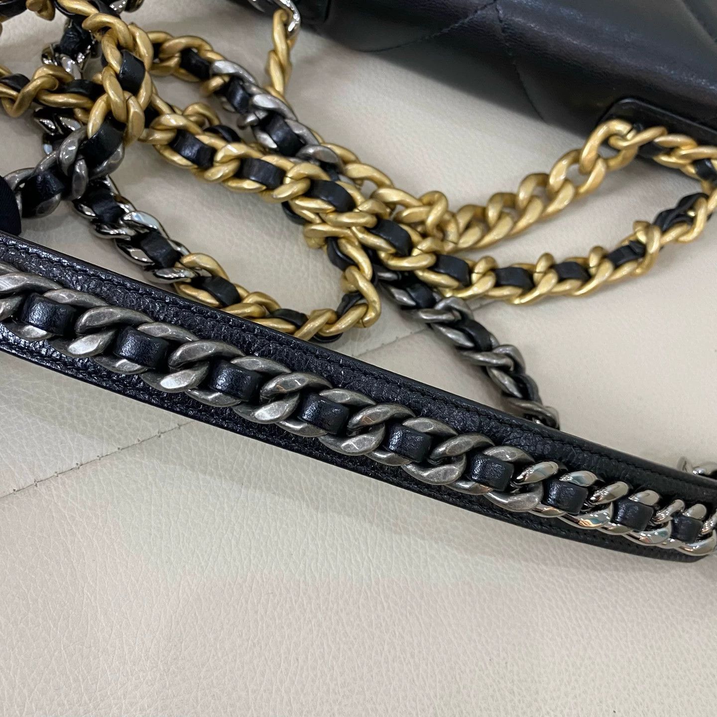 Chanel Pre-loved Bag Very good condition Size ONE SIZE - 9 Thumbnail