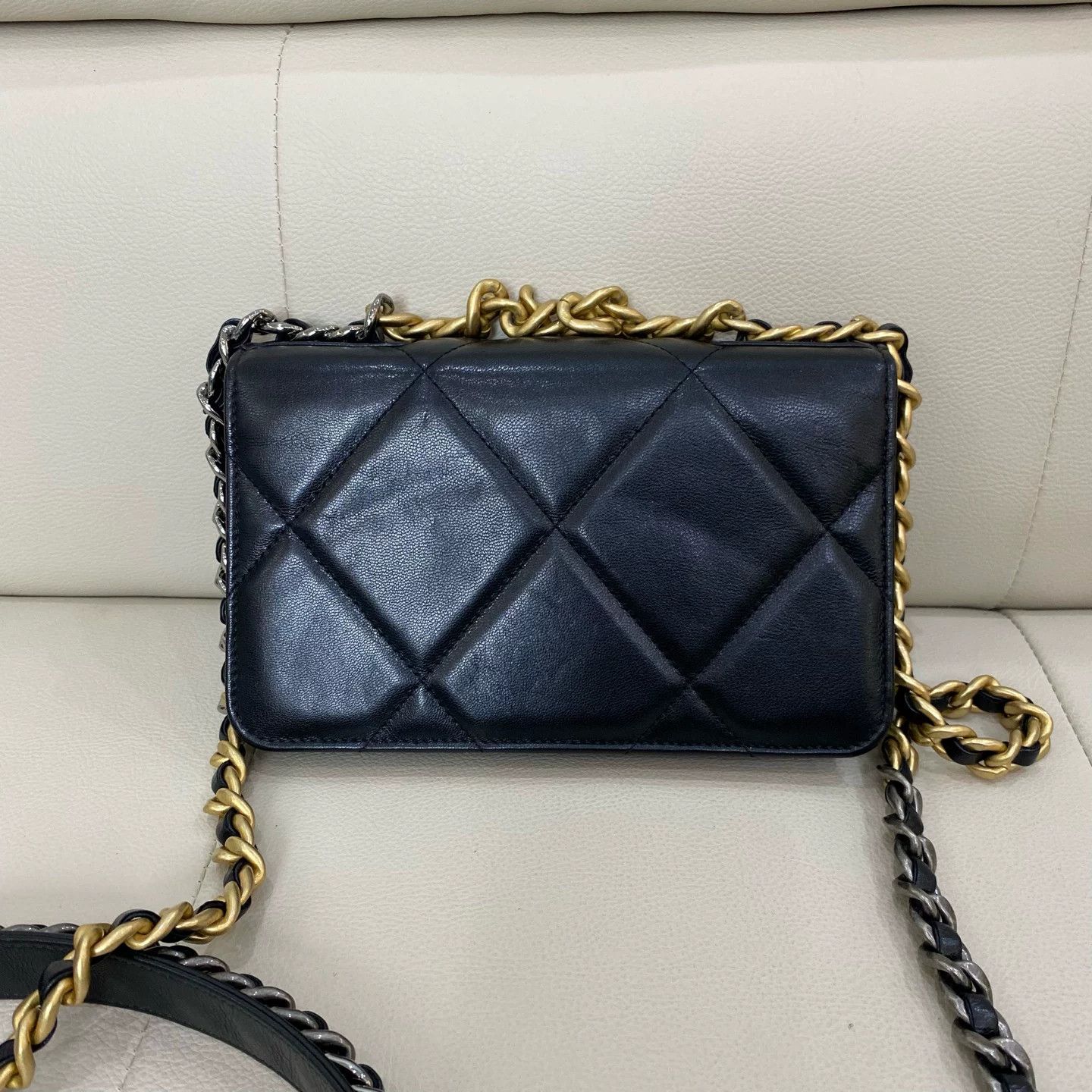Chanel Pre-loved Bag Very good condition Size ONE SIZE - 2 Thumbnail