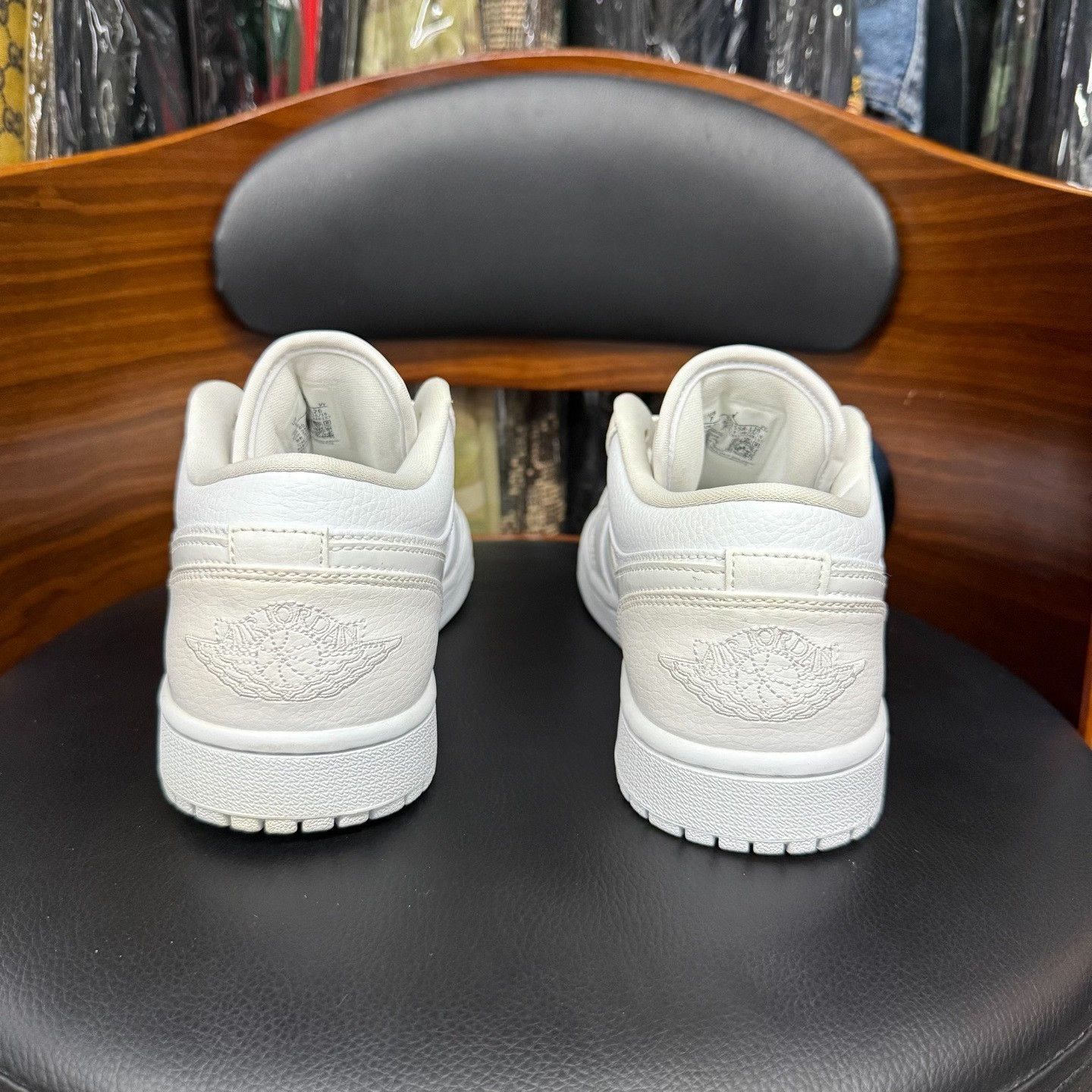 Nike Nike AJ1 White Lowtop Sneakers 7.5 Men Size US 7.5 / EU 40-41 - 3 Thumbnail