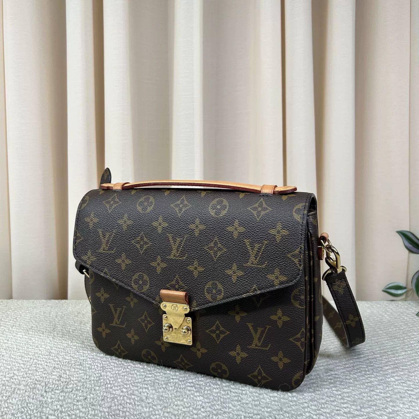Louis Vuitton Pre-loved Bag Very good condition Size ONE SIZE - 4 Thumbnail