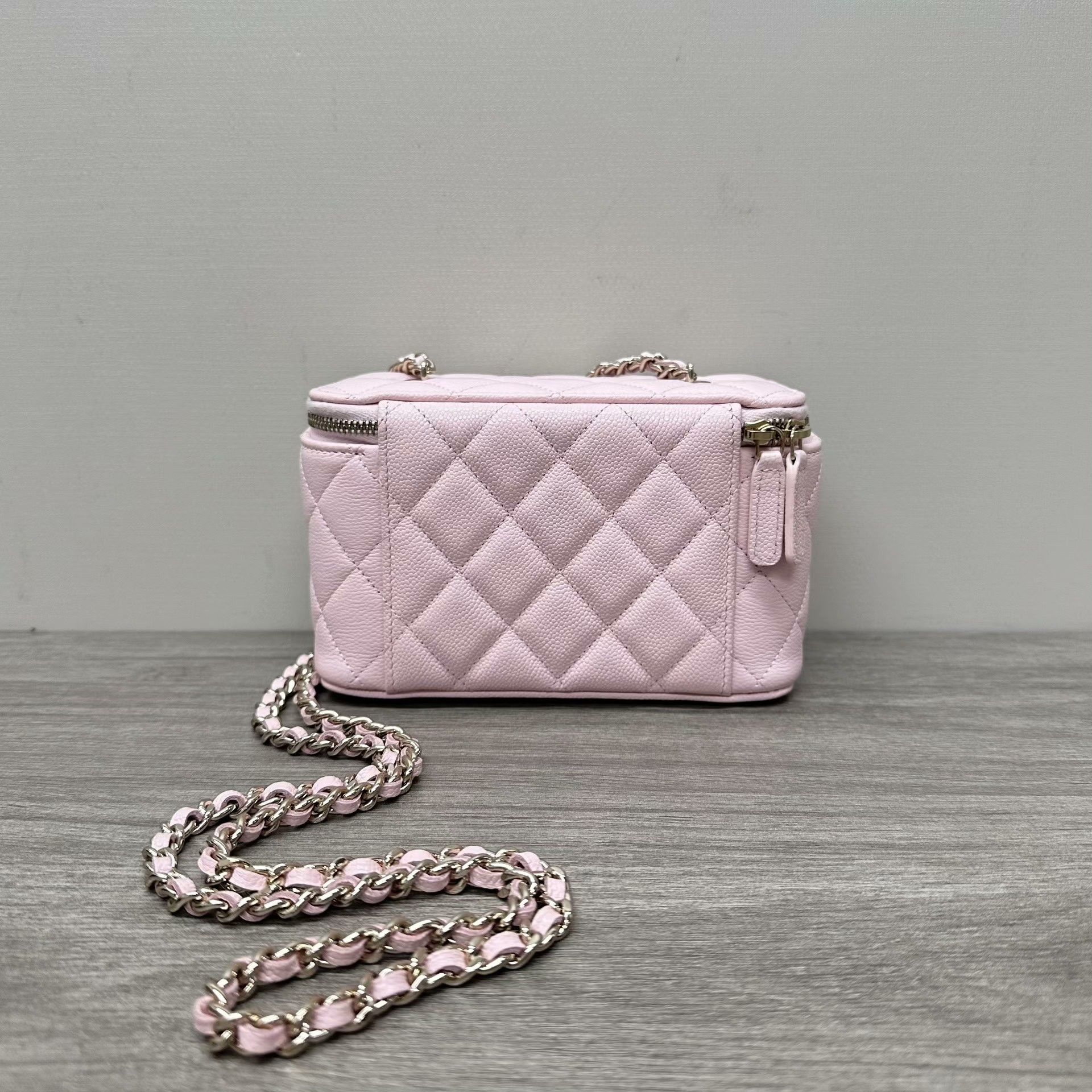 Chanel Pre-loved Bag Very good condition Size ONE SIZE - 2 Thumbnail