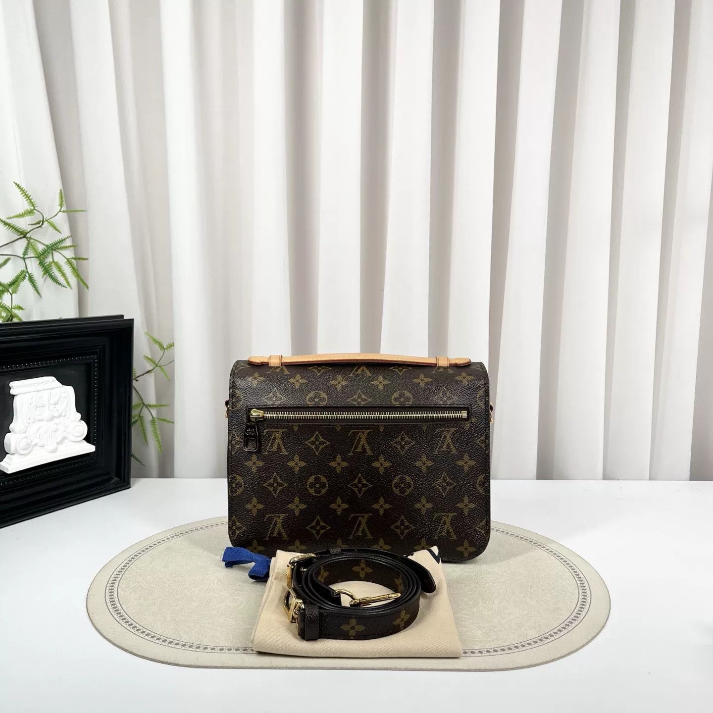 Louis Vuitton Pre-loved Bag Very good condition Size ONE SIZE - 2 Thumbnail