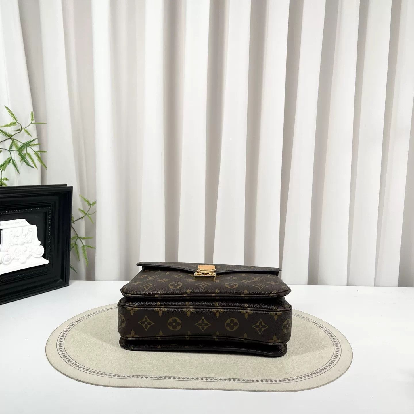 Louis Vuitton Pre-loved Bag Very good condition Size ONE SIZE - 4 Thumbnail