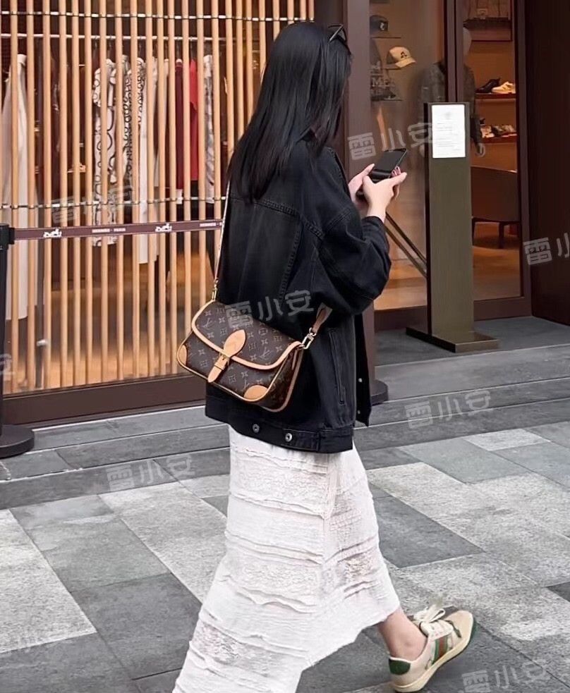 Louis Vuitton Pre-loved Bag Very good condition Size ONE SIZE - 9 Thumbnail