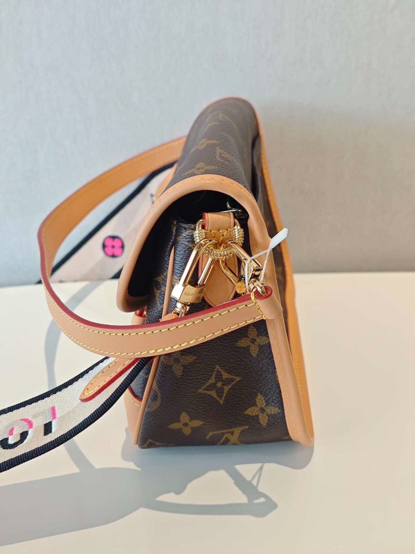 Louis Vuitton Pre-loved Bag Very good condition Size ONE SIZE - 3 Thumbnail