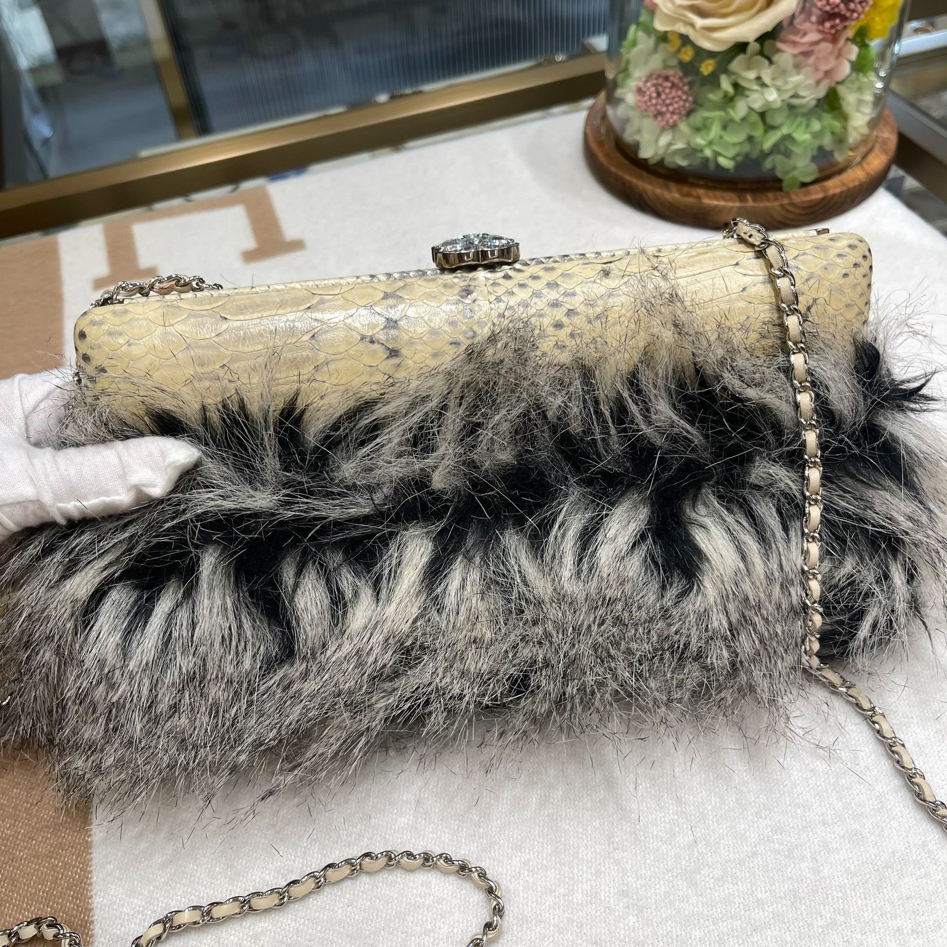 Chanel Pre-loved Bag Very good condition Size ONE SIZE - 5 Thumbnail