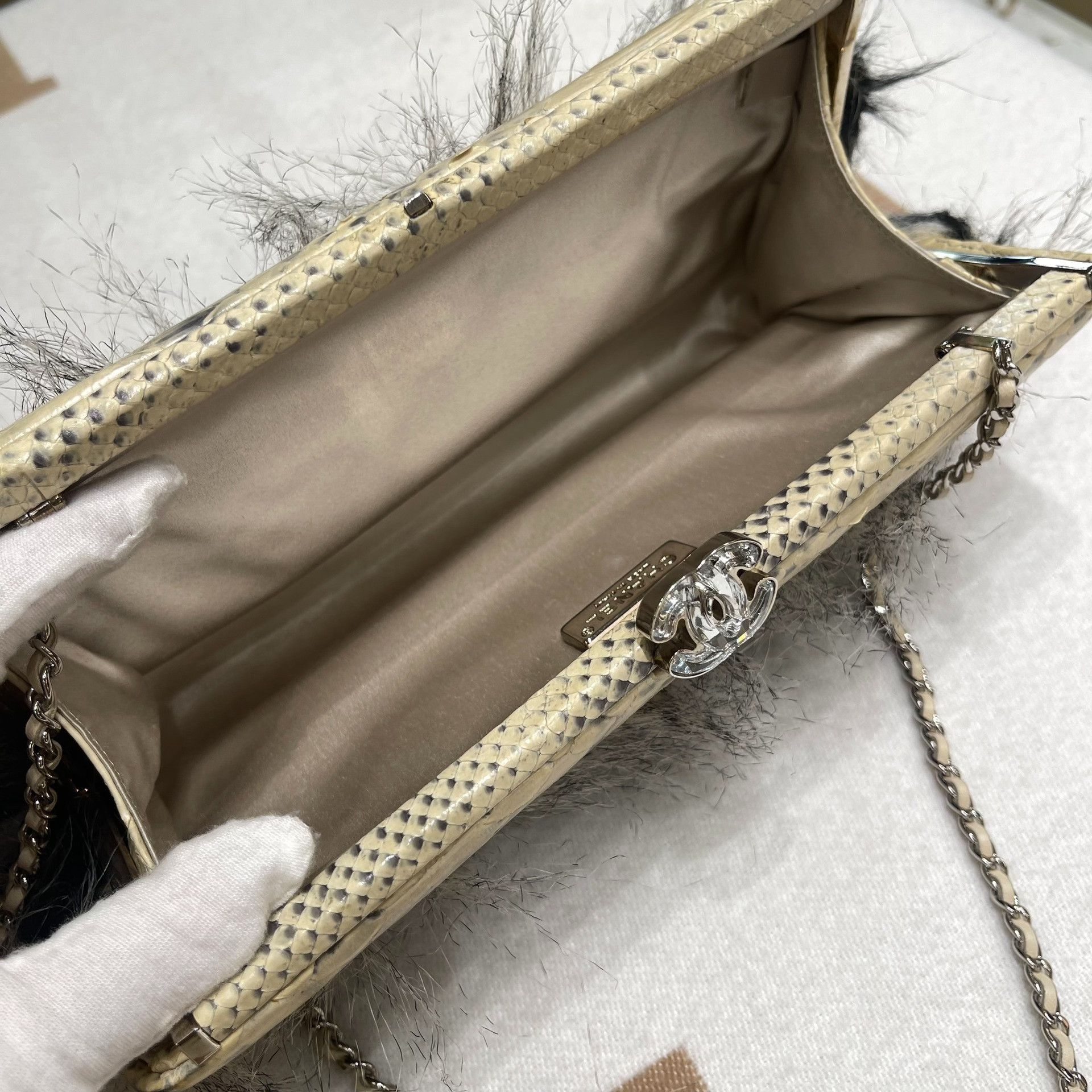 Chanel Pre-loved Bag Very good condition Size ONE SIZE - 8 Thumbnail