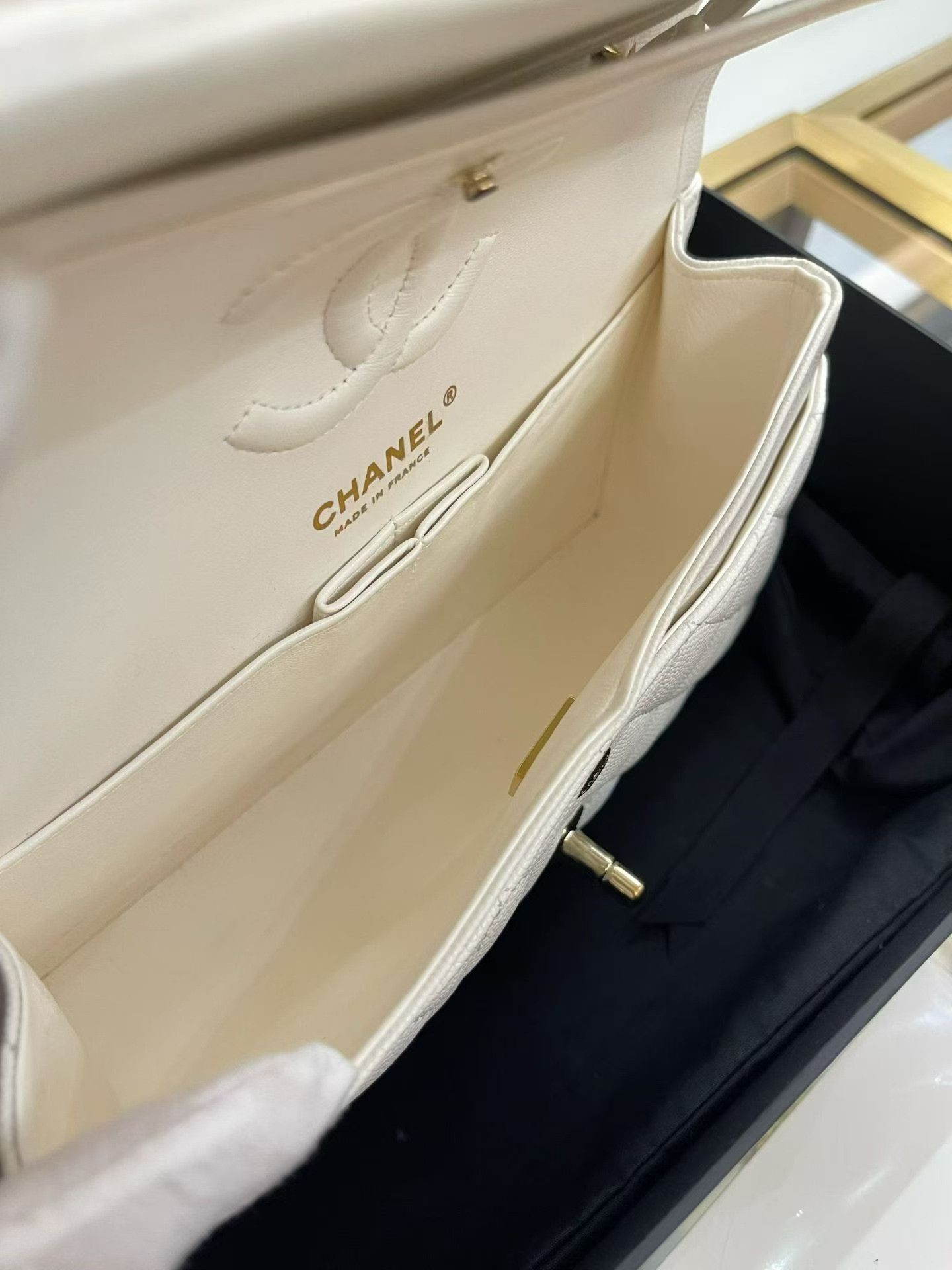 Chanel Pre-loved Bag Very good condition Size ONE SIZE - 9 Thumbnail