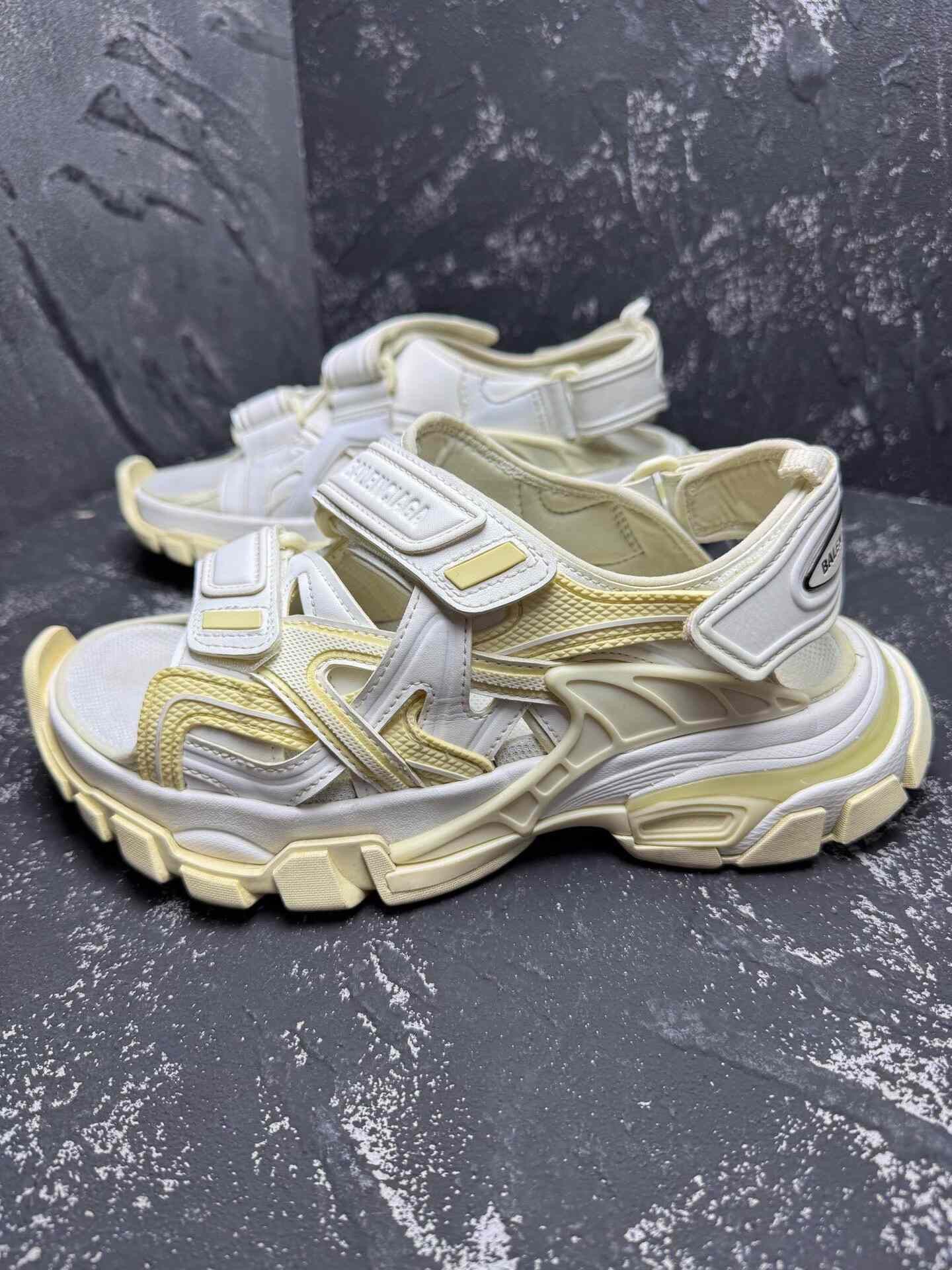 Balenciaga Balenciaga White Sandals 5 Men Size US 5 / EU 37 - 2 Thumbnail