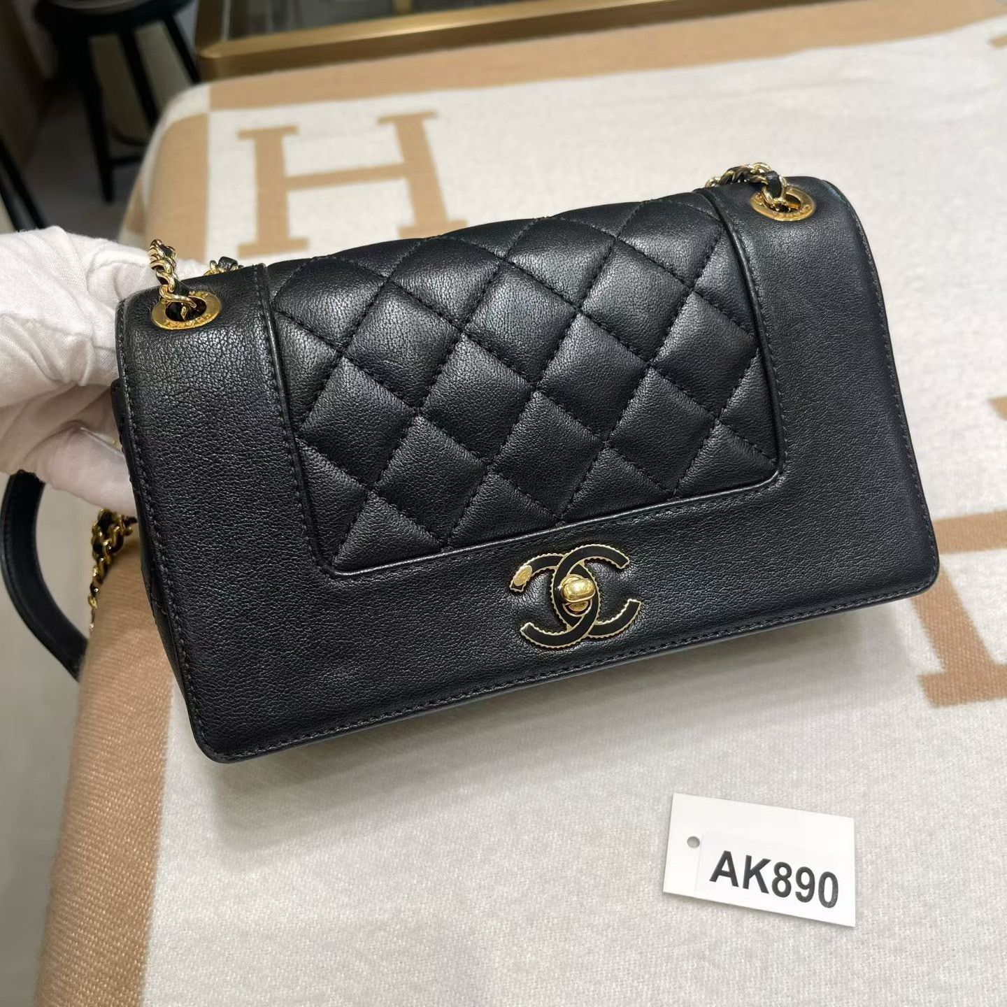 Chanel Pre-loved Bag Very good condition Size ONE SIZE - 2 Thumbnail