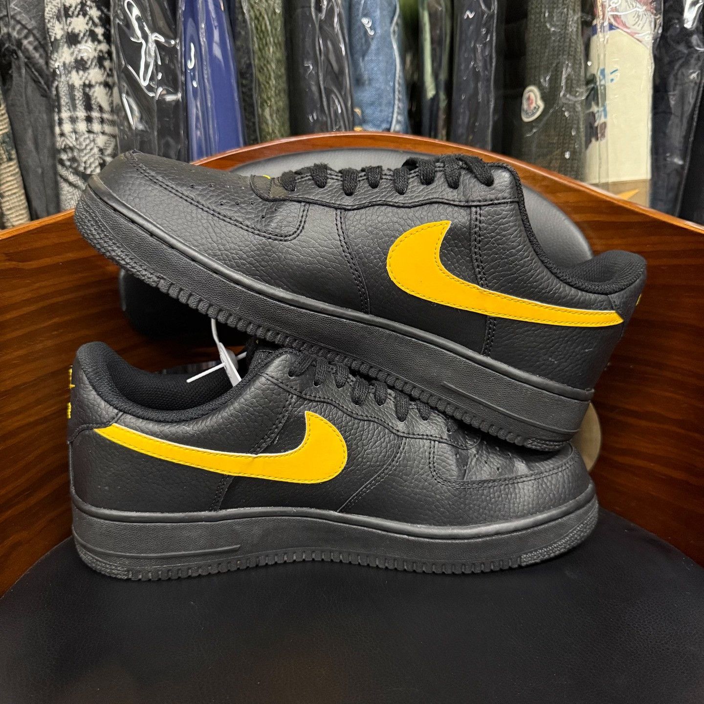 Nike Nike AF1 Limited Yellow Lowtop Sneakers 10.5 Men Size US 10.5 / EU 43-44 - 7 Thumbnail