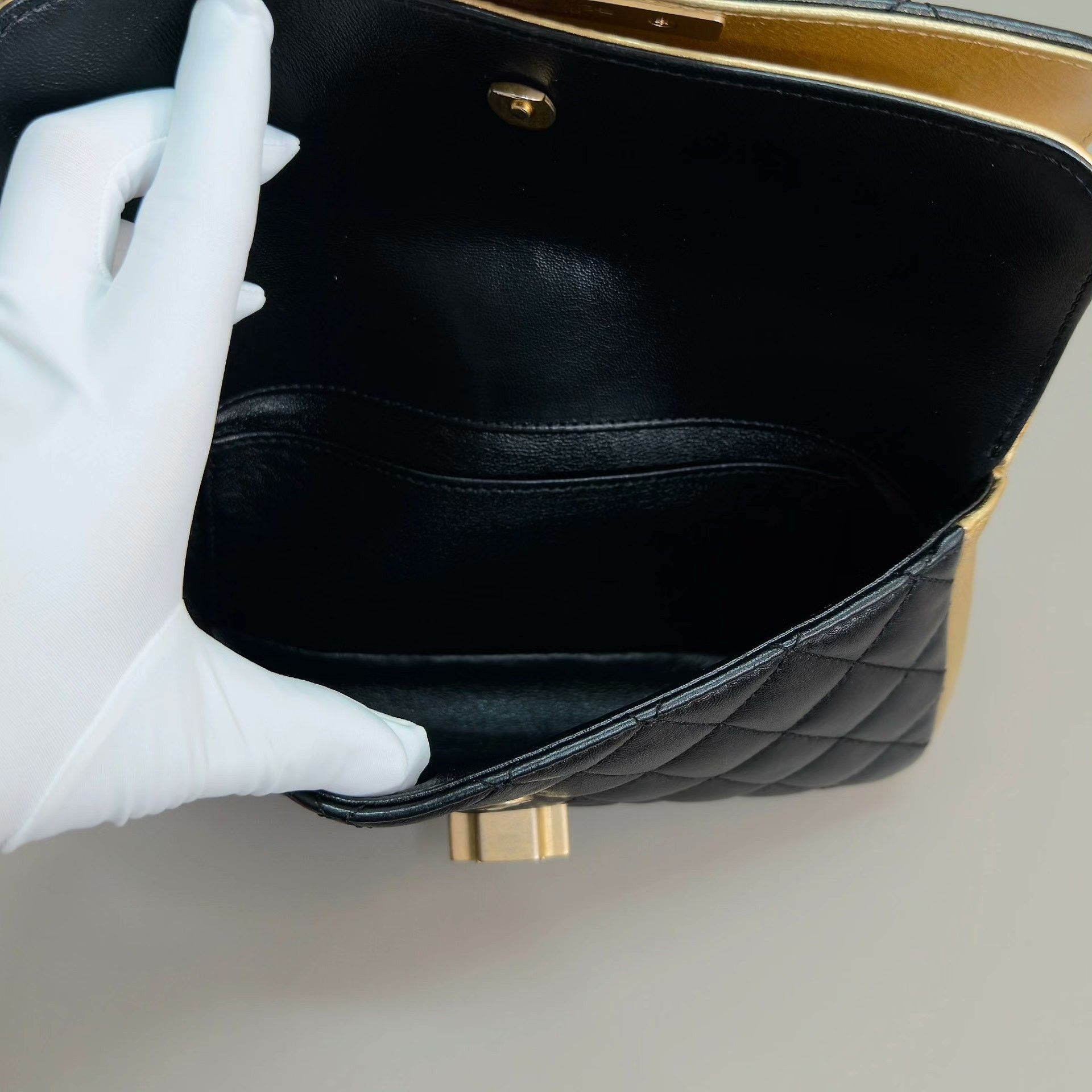 Chanel Pre-loved Bag Very good condition Size ONE SIZE - 6 Thumbnail