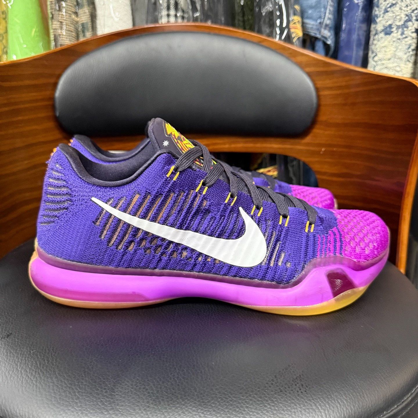 Nike Nike KOBE10 Lowtop Sneakers 9.5 Men Size US 9.5 / EU 42-43 - 4 Thumbnail