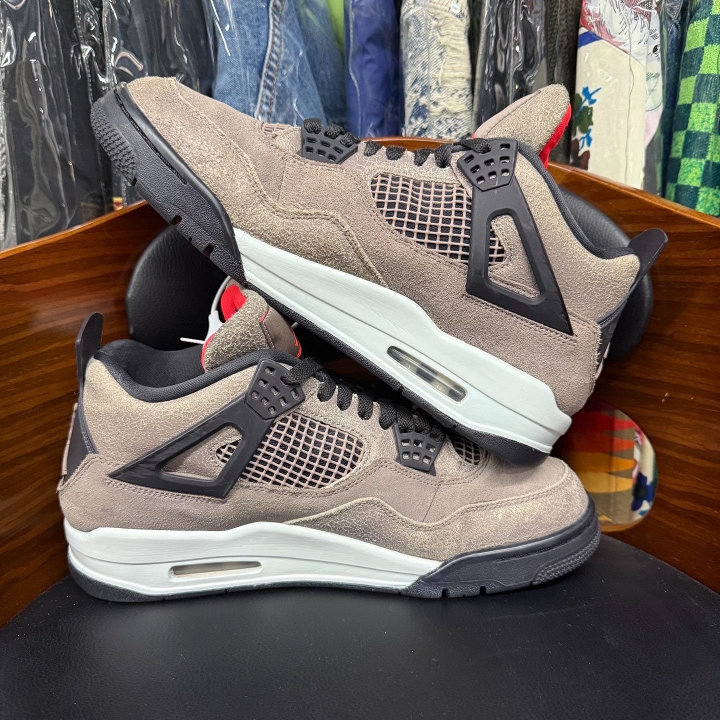 Nike Nike AJ4 Lowtop Sneakers 10 Men Size US 10 / EU 43 - 7 Thumbnail