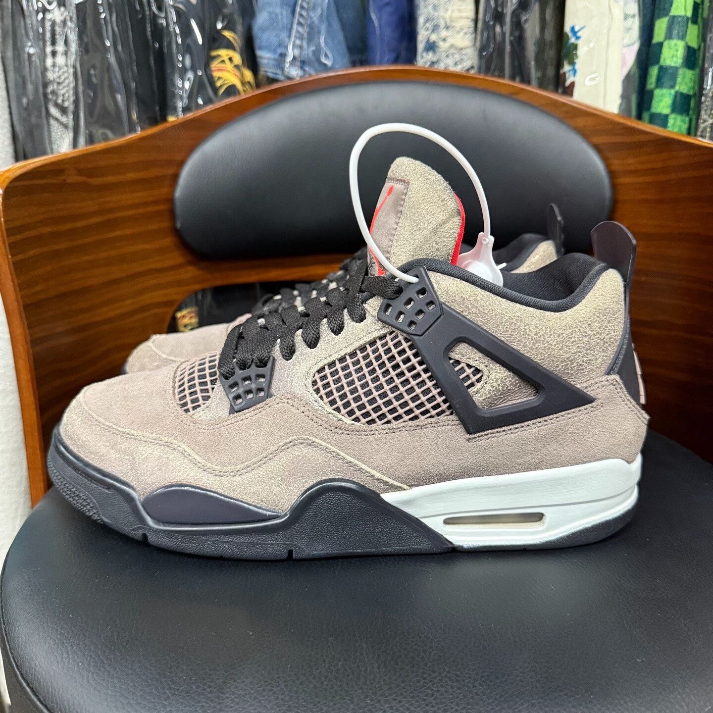 Nike Nike AJ4 Lowtop Sneakers 10 Men Size US 10 / EU 43 - 6 Thumbnail