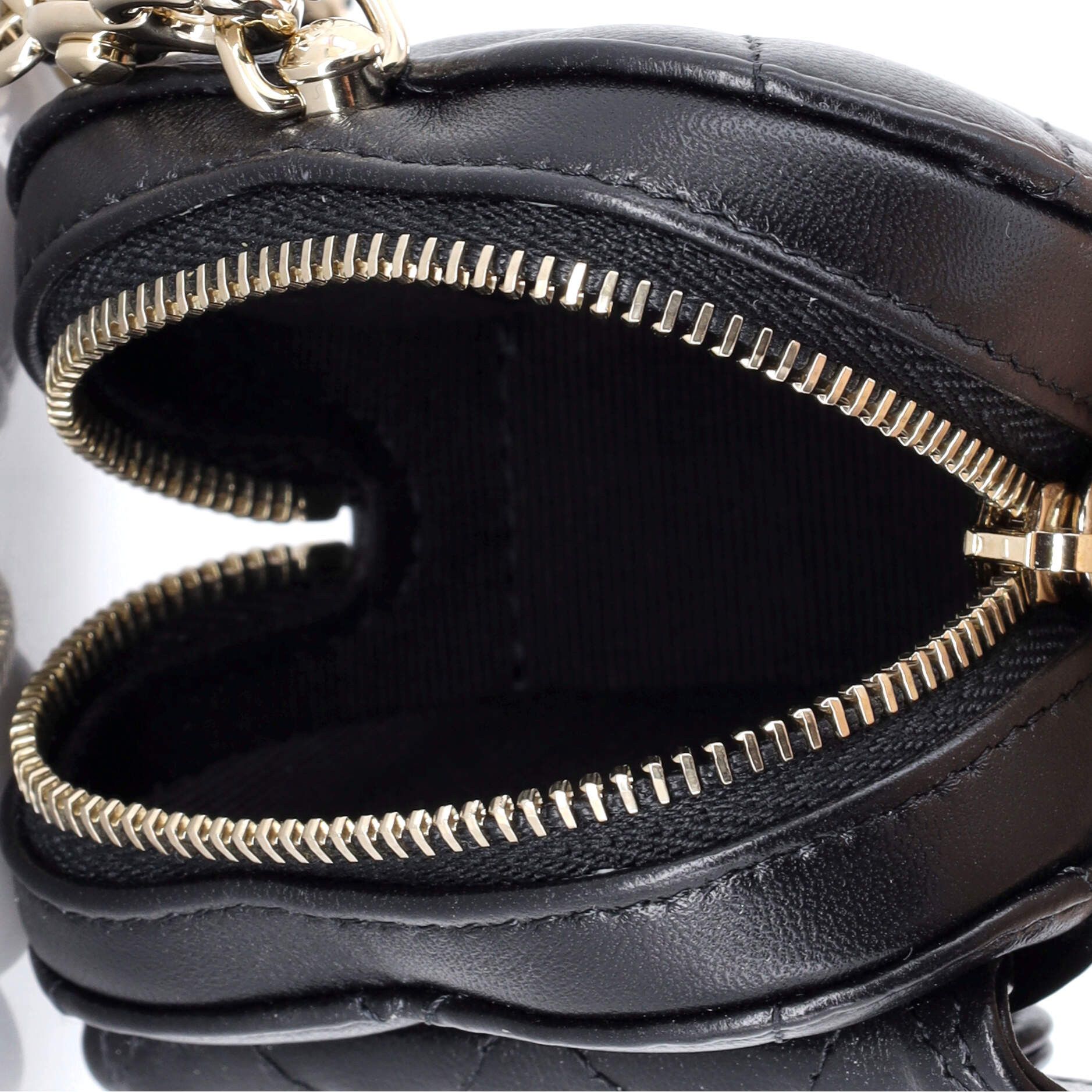 Chanel CC in Love Heart Chain Necklace Zip Coin Purse Size ONE SIZE - 5 Thumbnail
