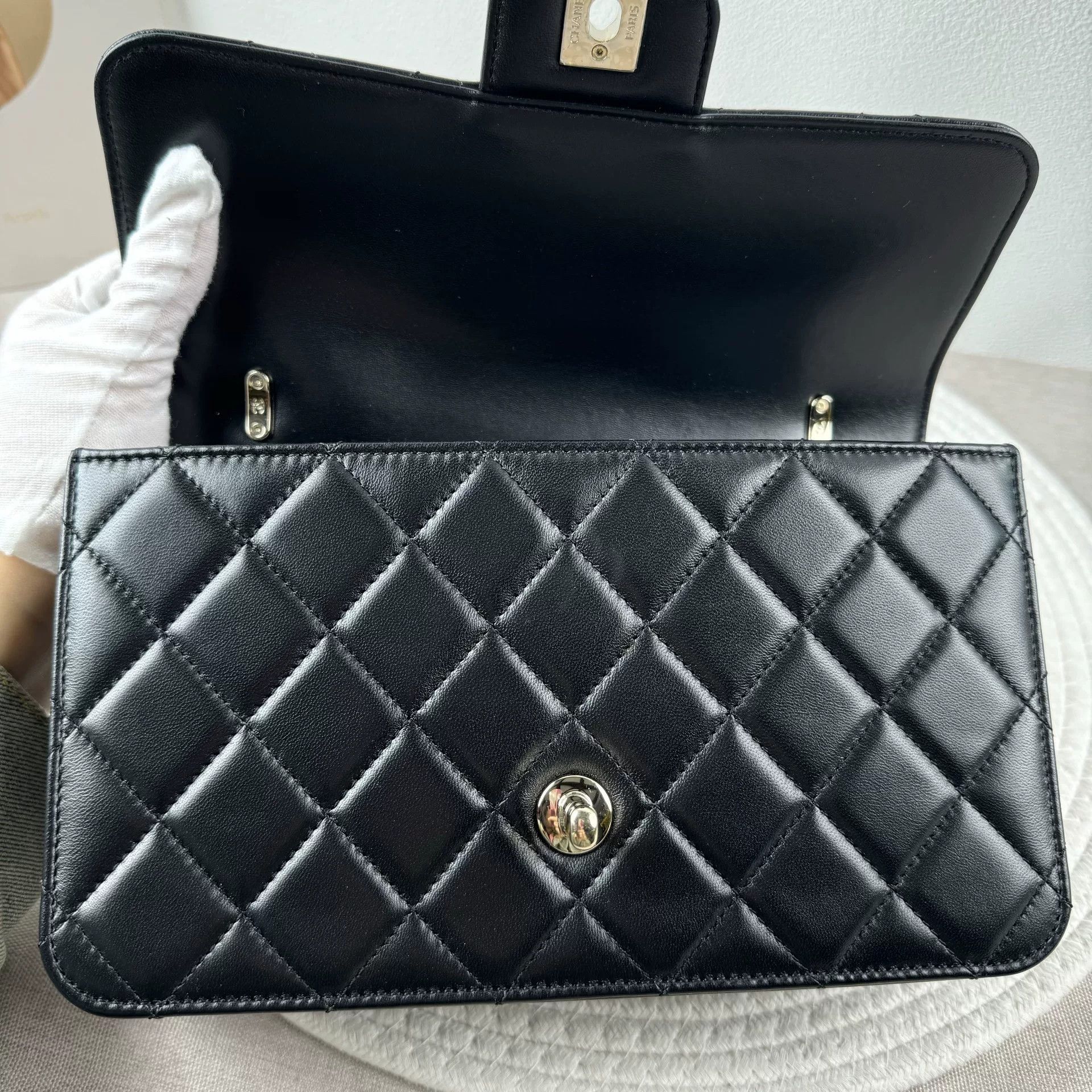 Chanel Pre-loved Bag Very good condition Size ONE SIZE - 5 Thumbnail