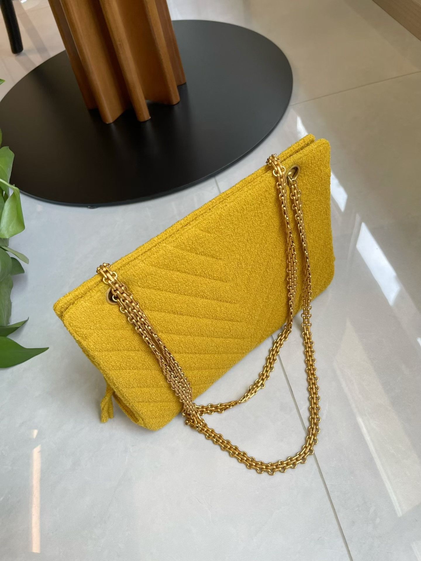 Chanel Pre-loved Bag Very good condition Size ONE SIZE - 2 Thumbnail